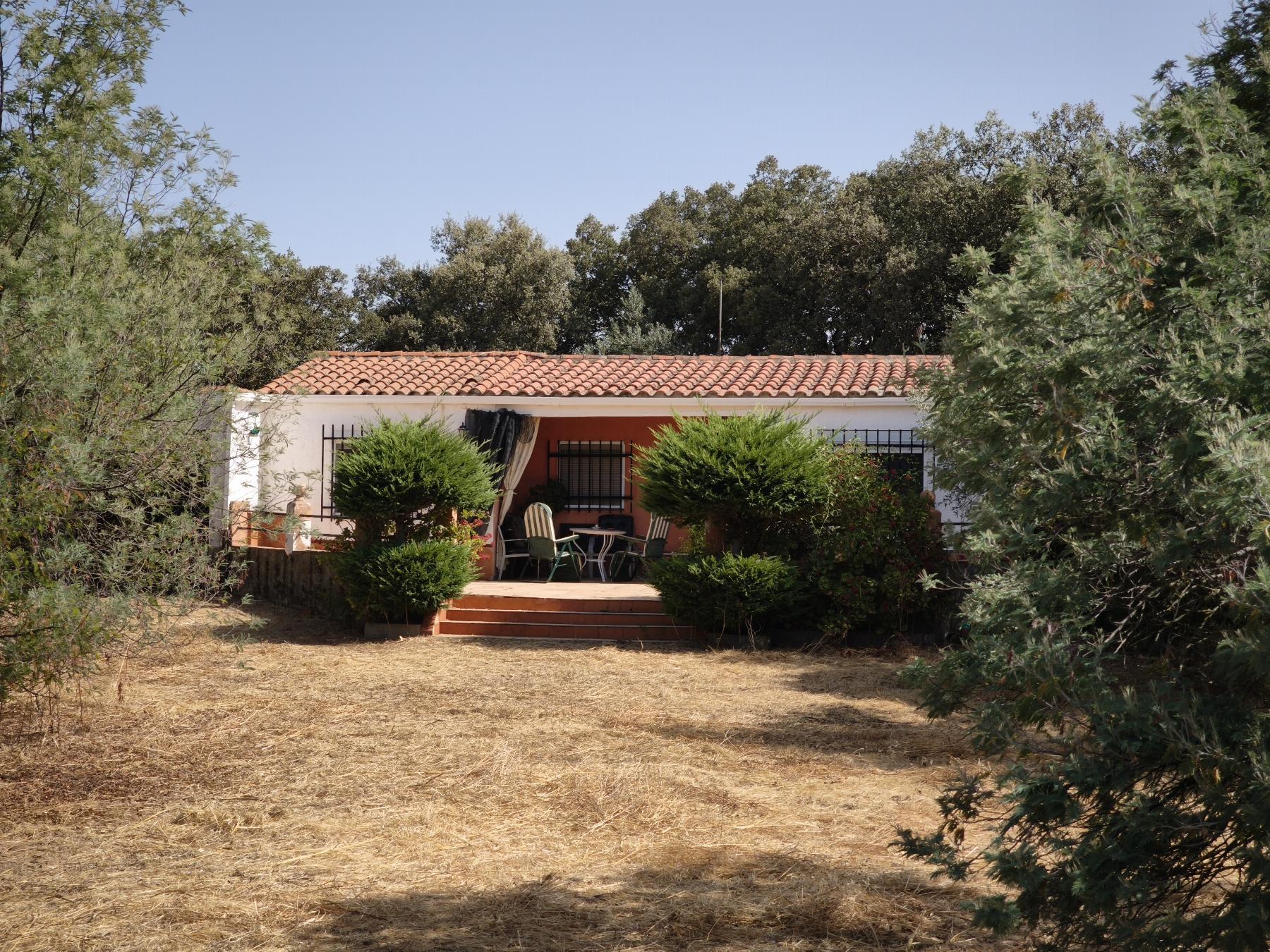 Venta de finca rústica en Fuentes de León