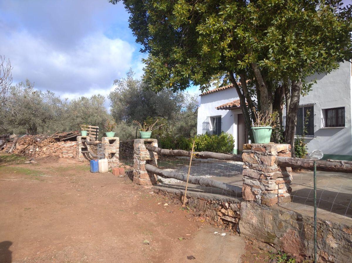 For sale of rural property in Fuentes de León