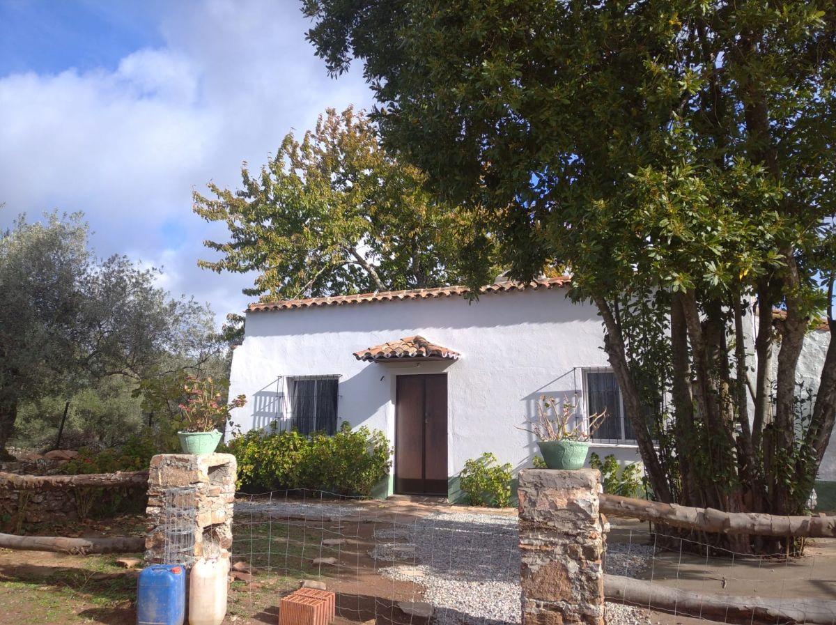 For sale of rural property in Fuentes de León