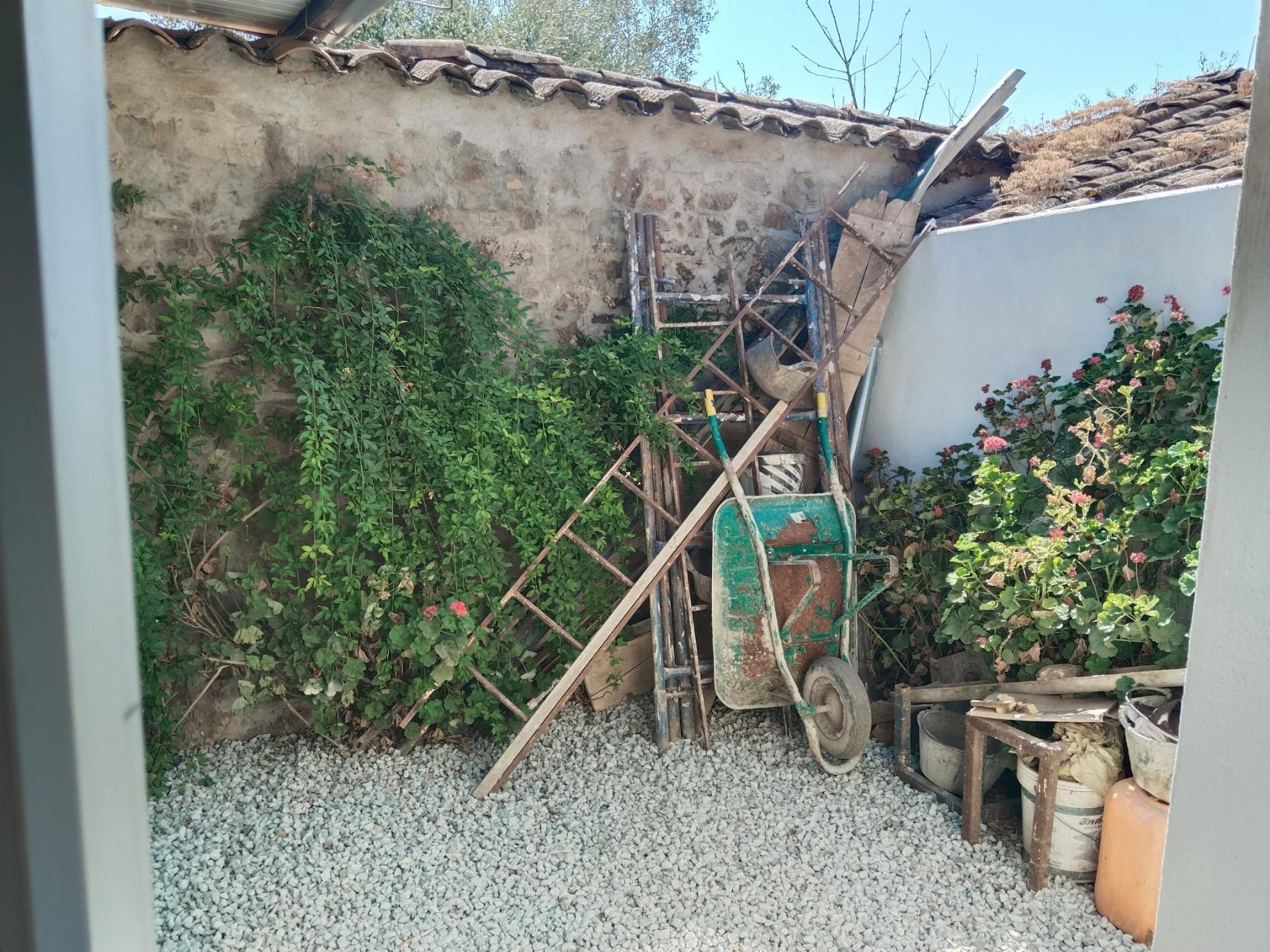 For sale of rural property in Fuentes de León