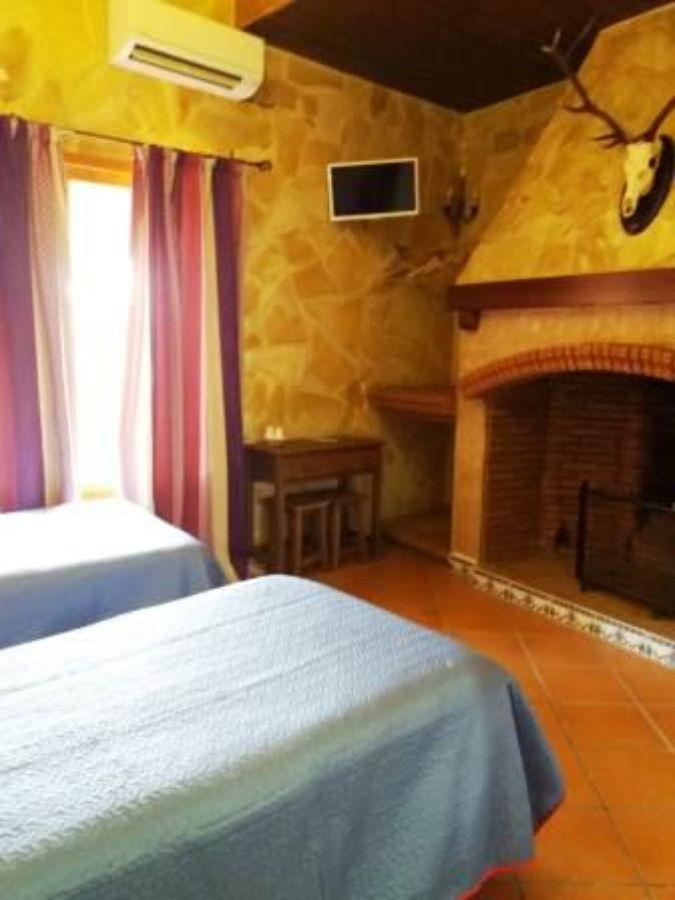 Venta de hotel en Arroyomolinos de León