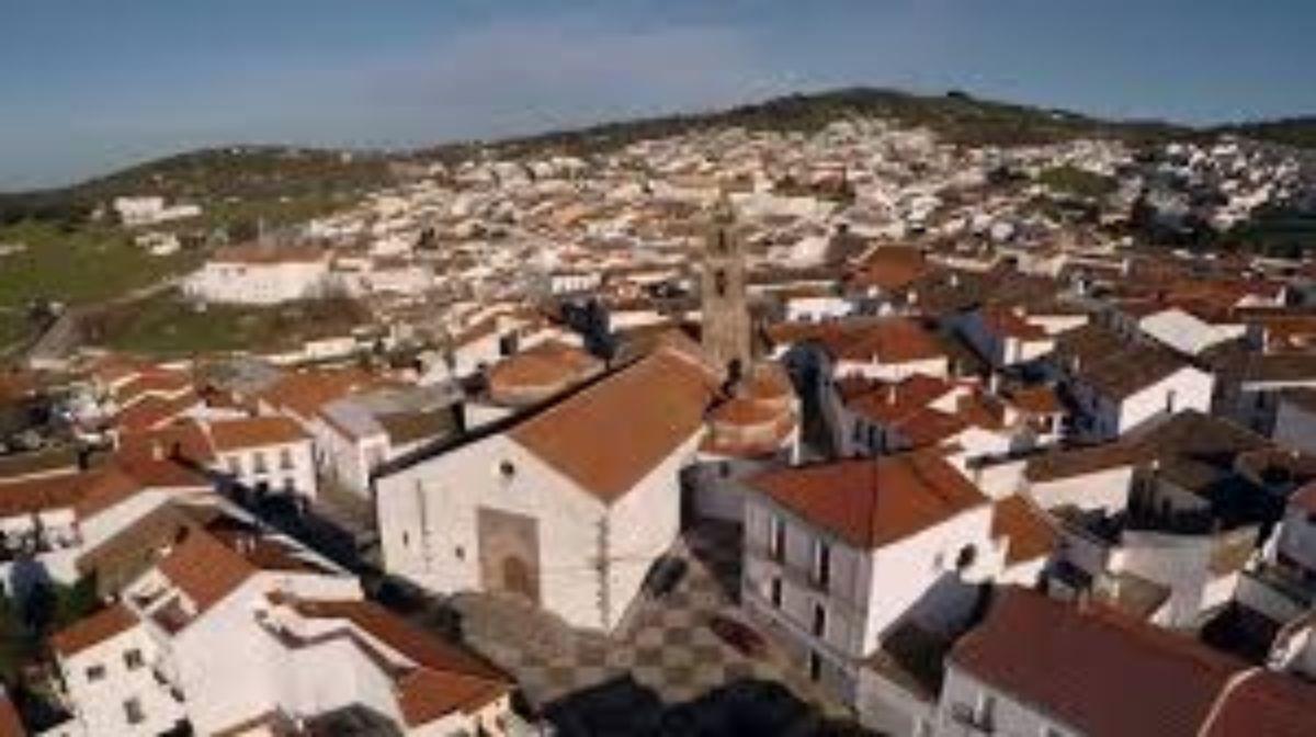 For sale of rural property in Fuentes de León