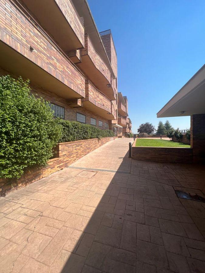 For sale of flat in Brunete