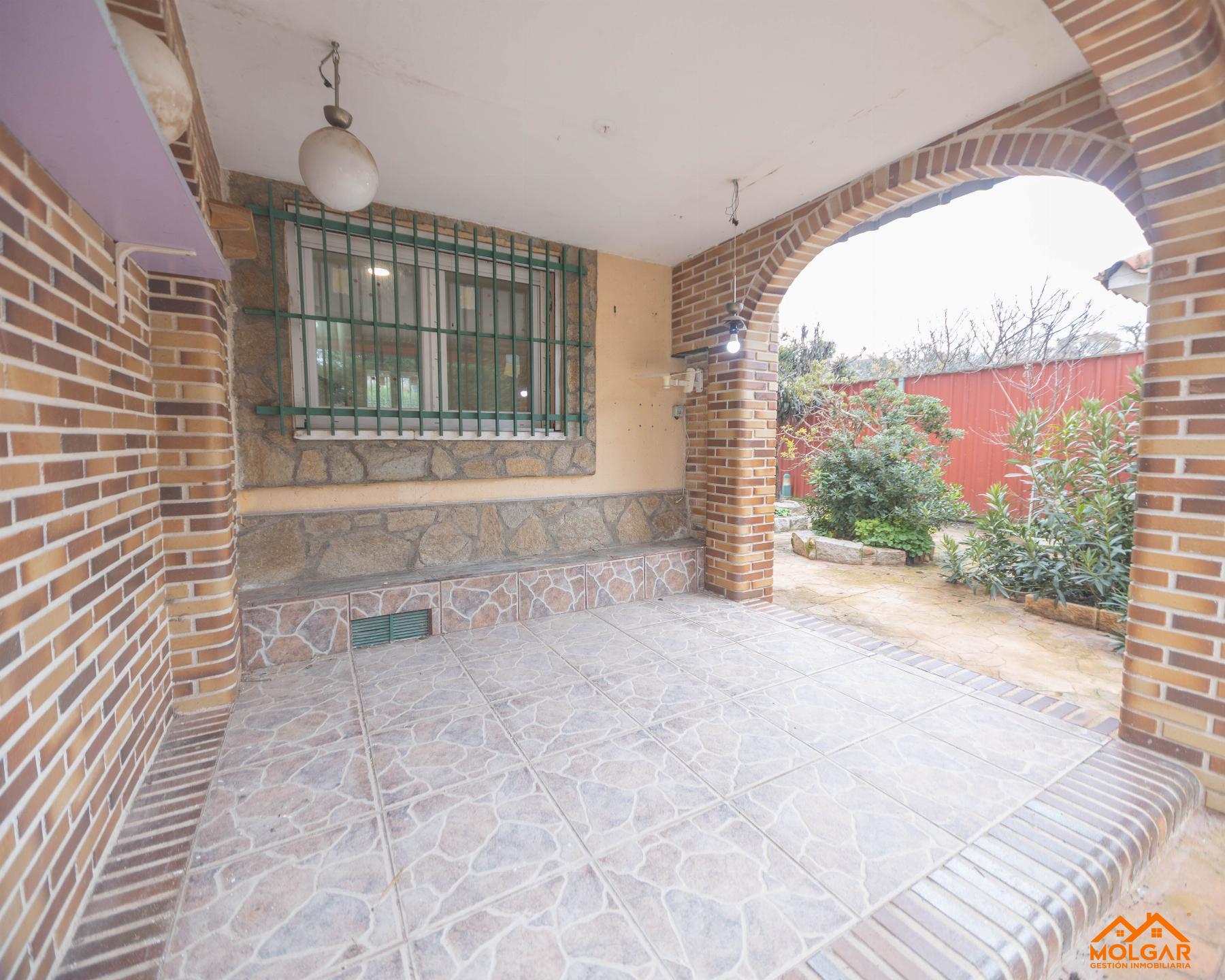 Venta de chalet en Valdenuño Fernández