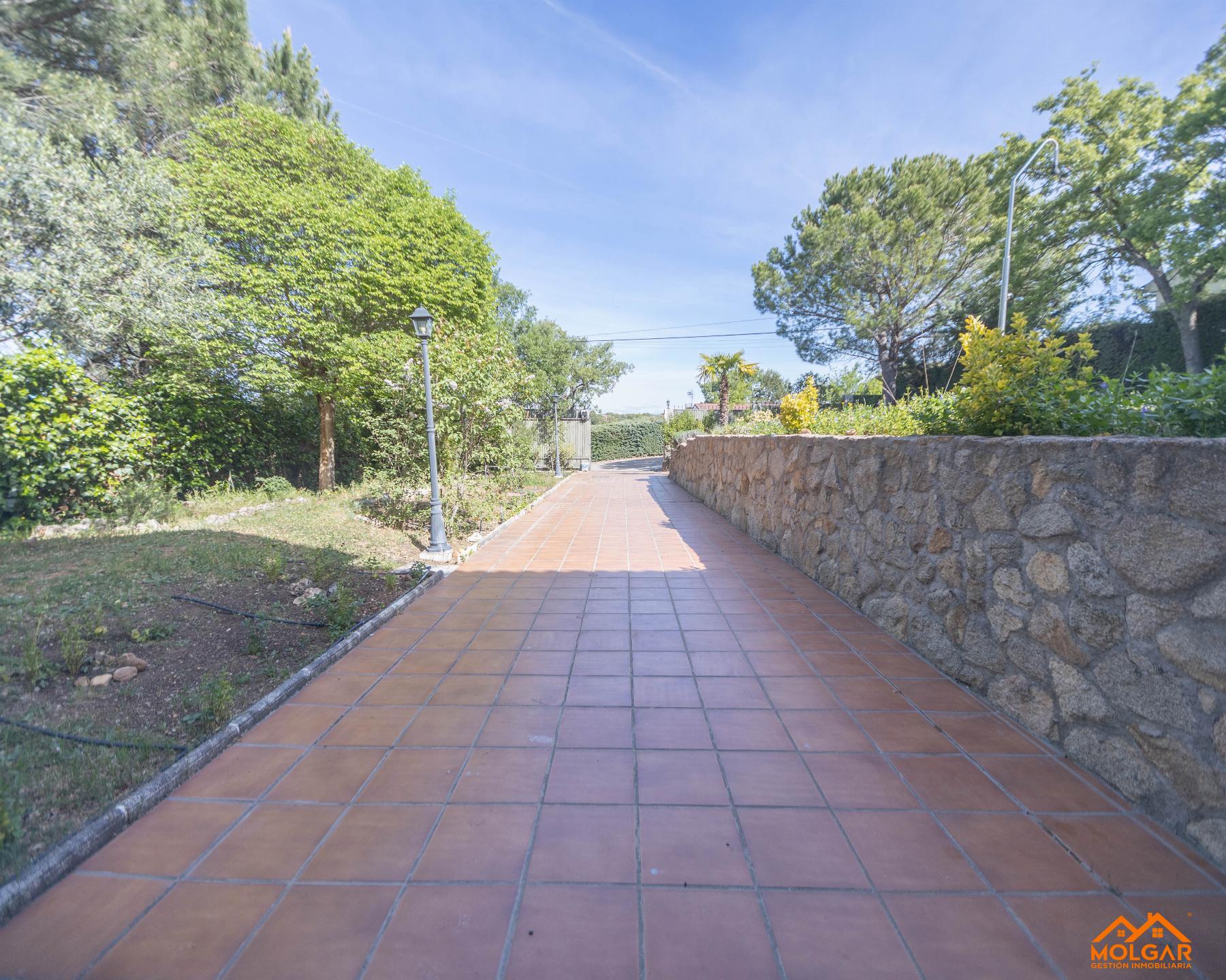 Venta de chalet en Valdenuño Fernández