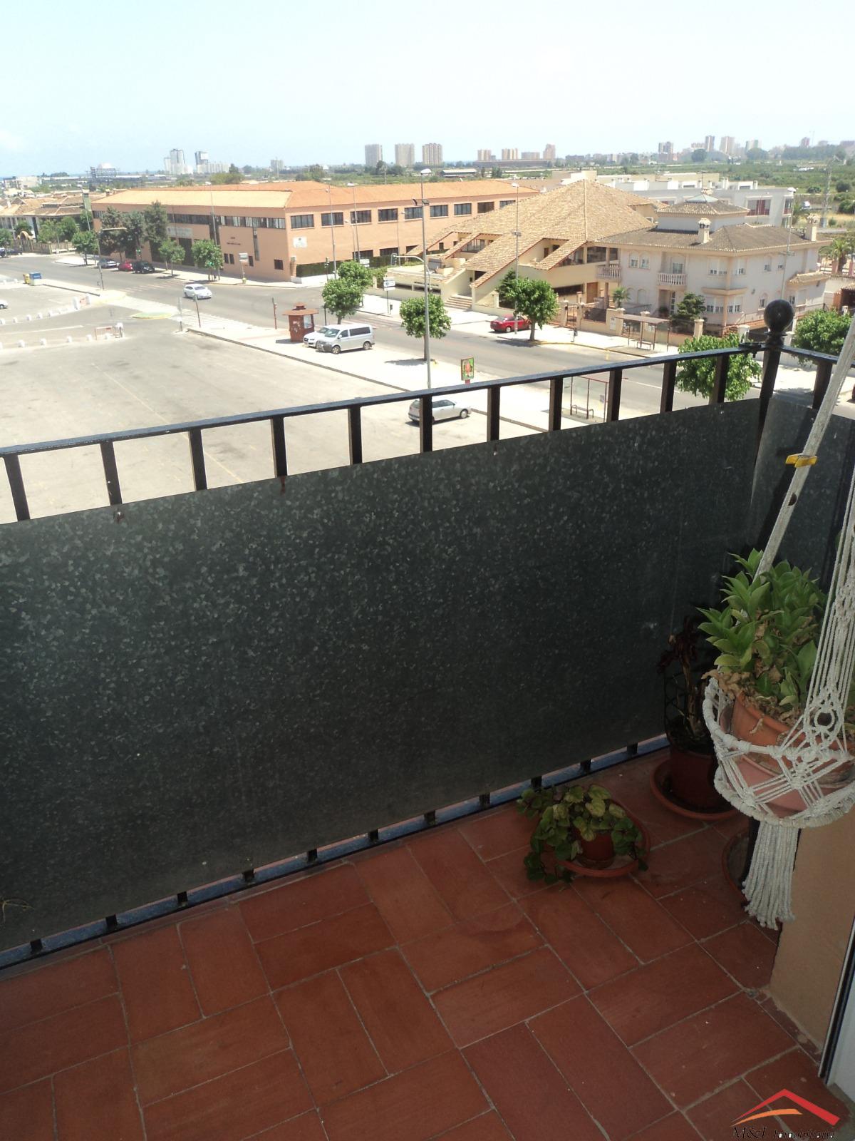 For sale of flat in Puig
