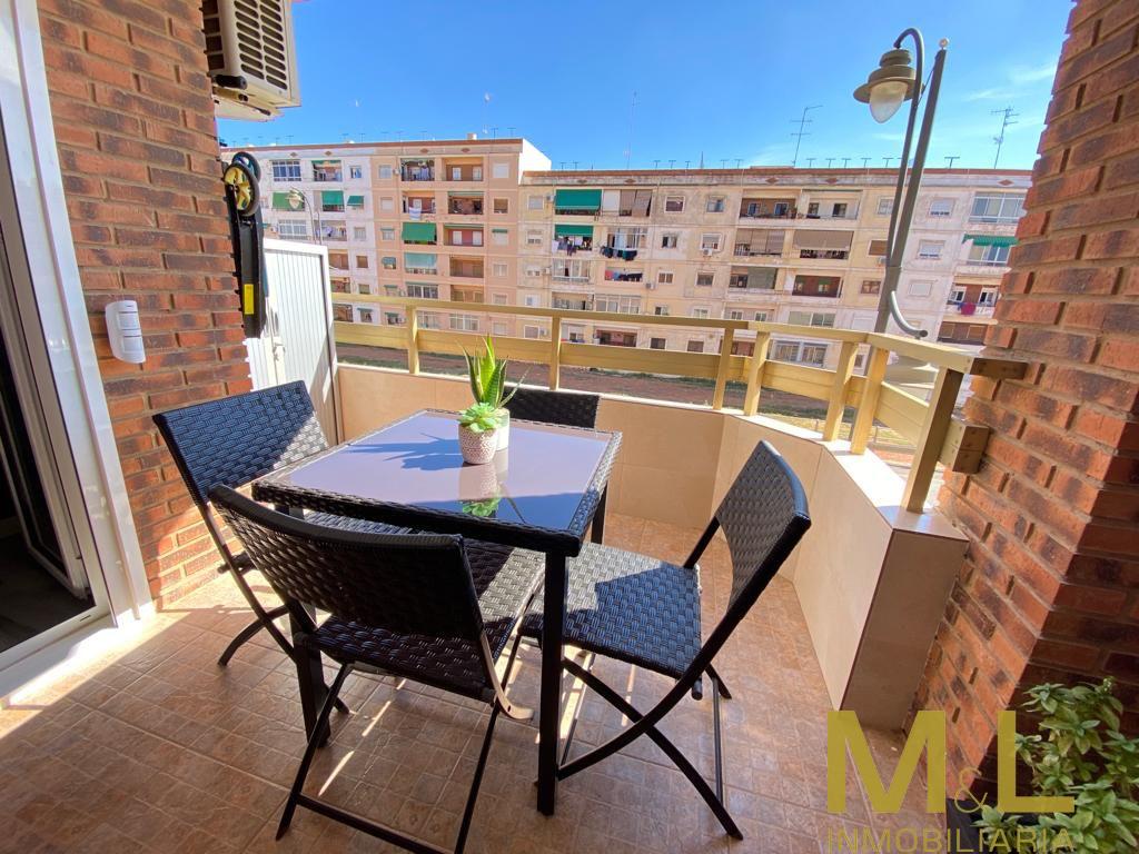 For sale of flat in Puçol