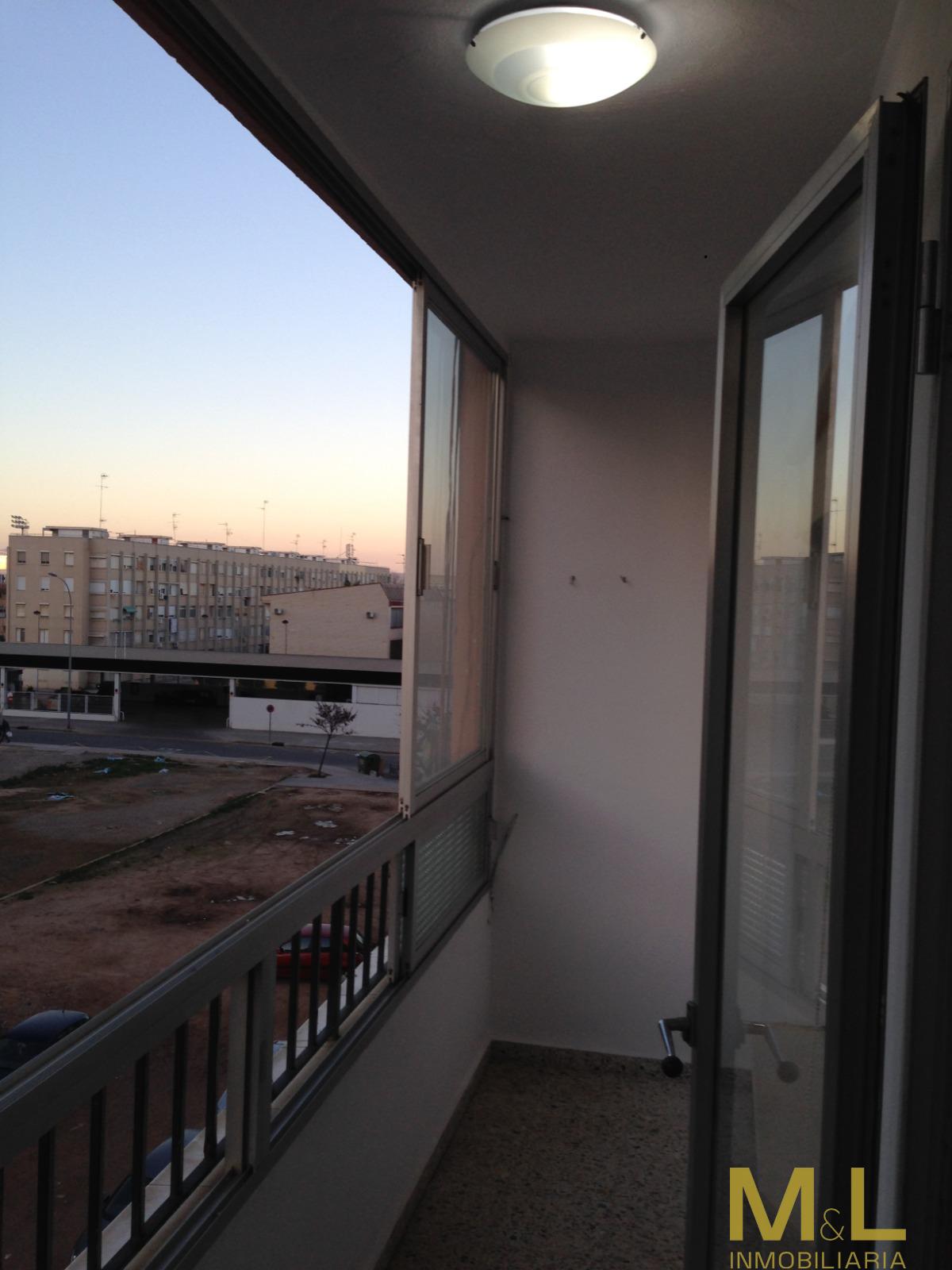 For sale of flat in Valencia