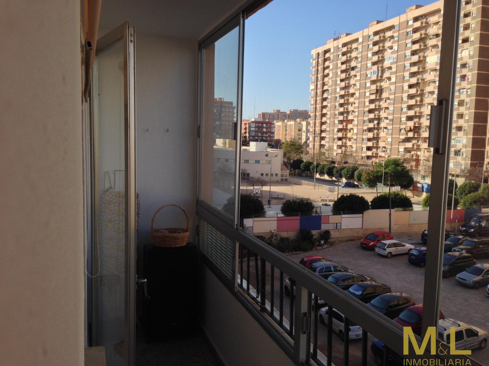 For sale of flat in Valencia