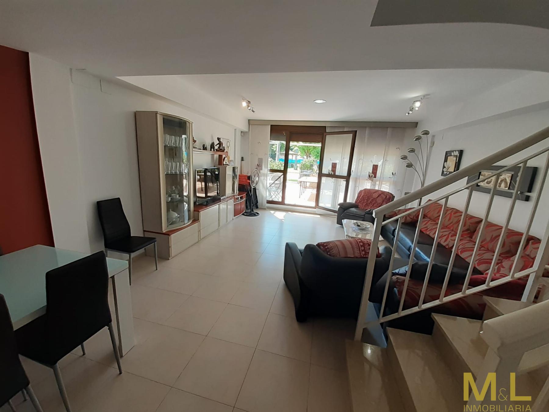 For sale of duplex in La Pobla de Farnals