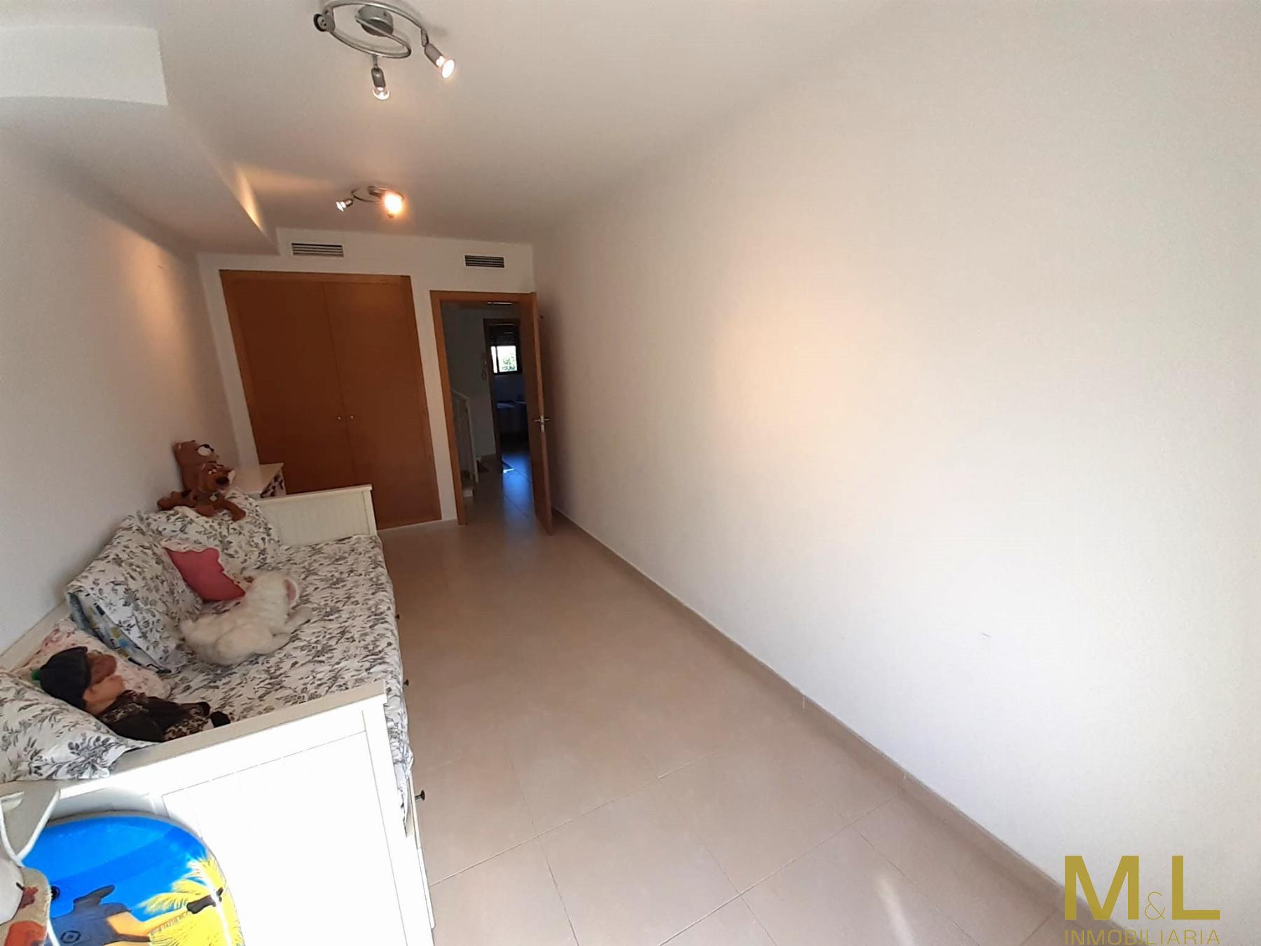 For sale of duplex in La Pobla de Farnals