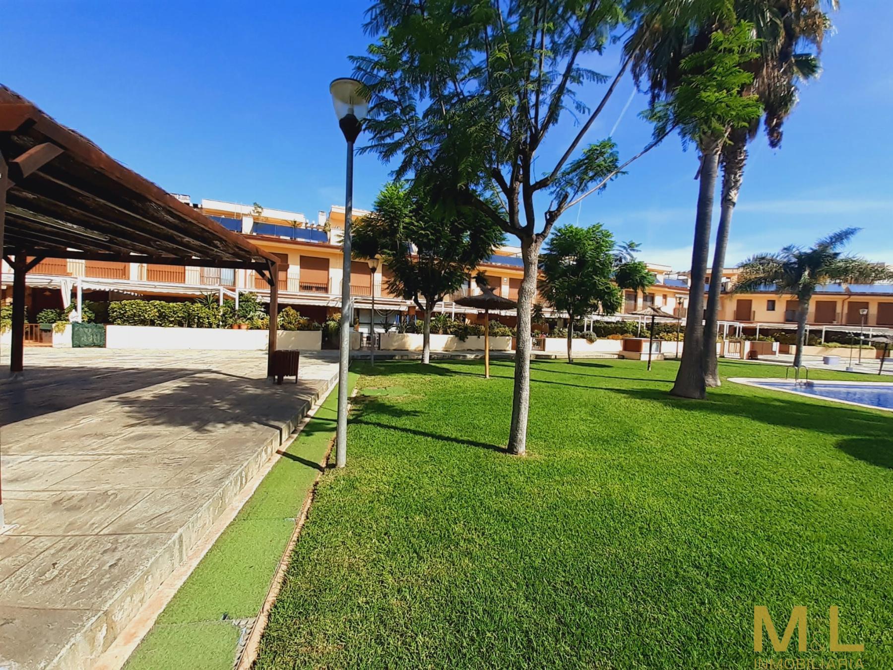 For sale of duplex in La Pobla de Farnals