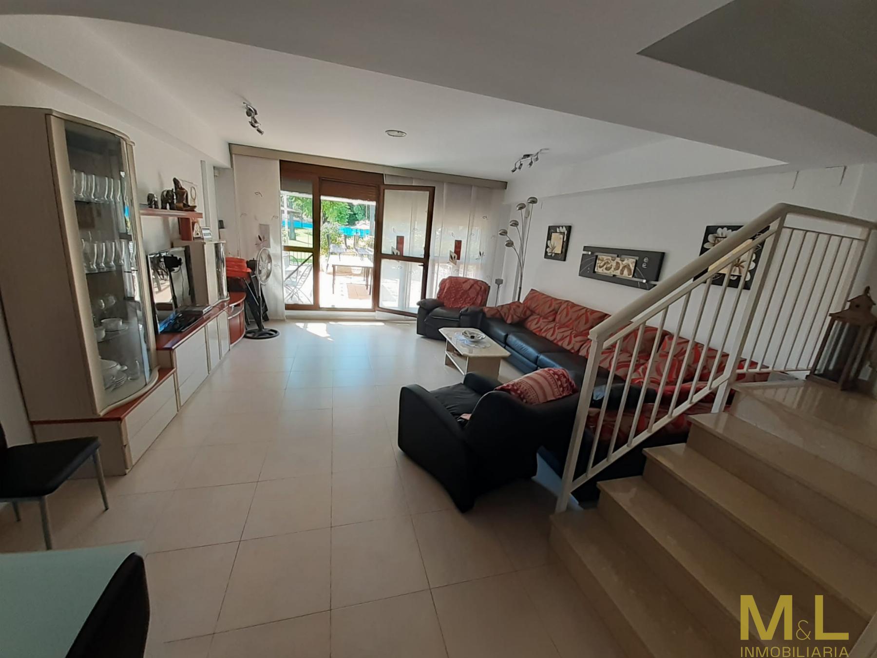 For sale of duplex in La Pobla de Farnals