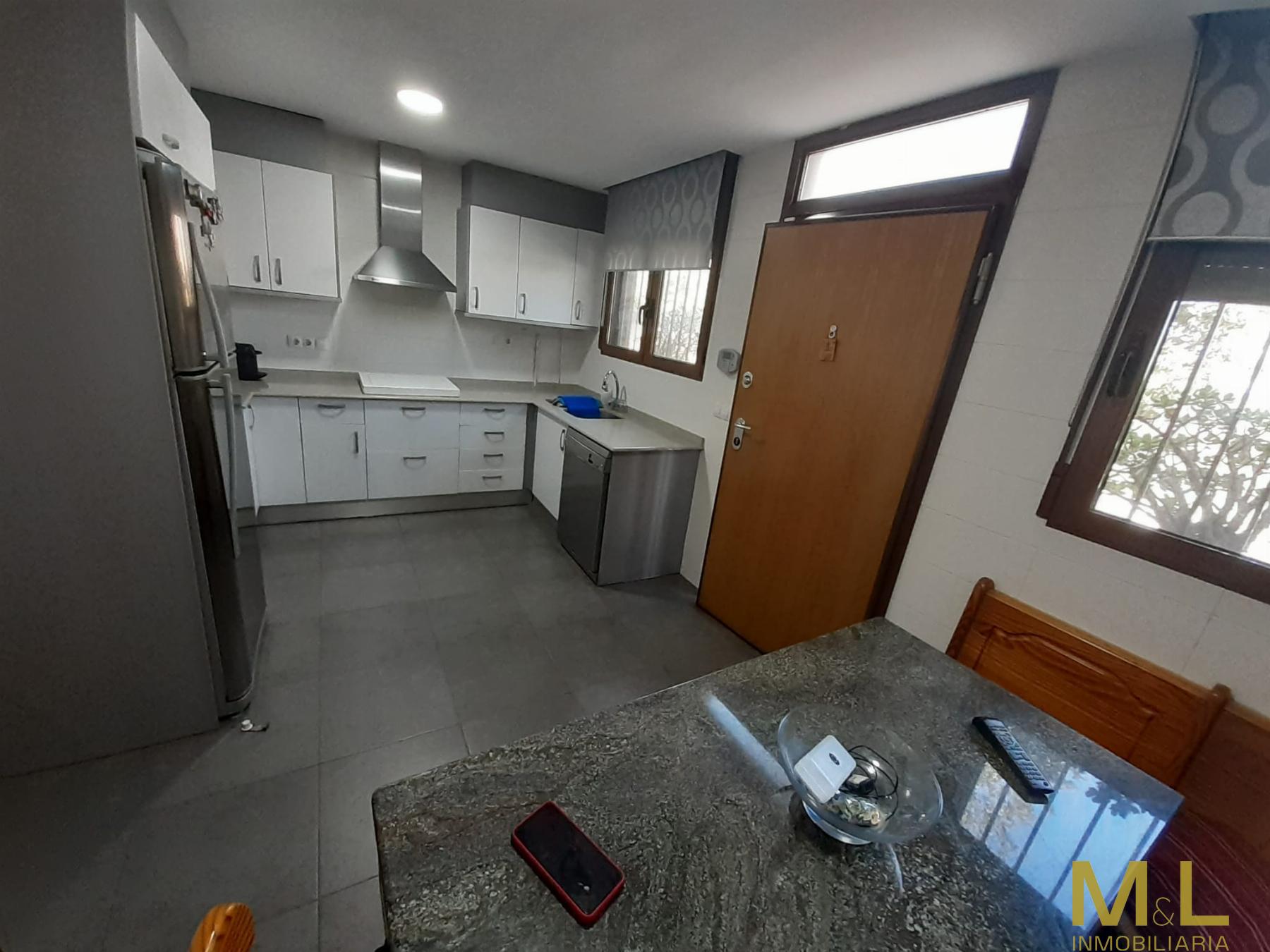 For sale of duplex in La Pobla de Farnals