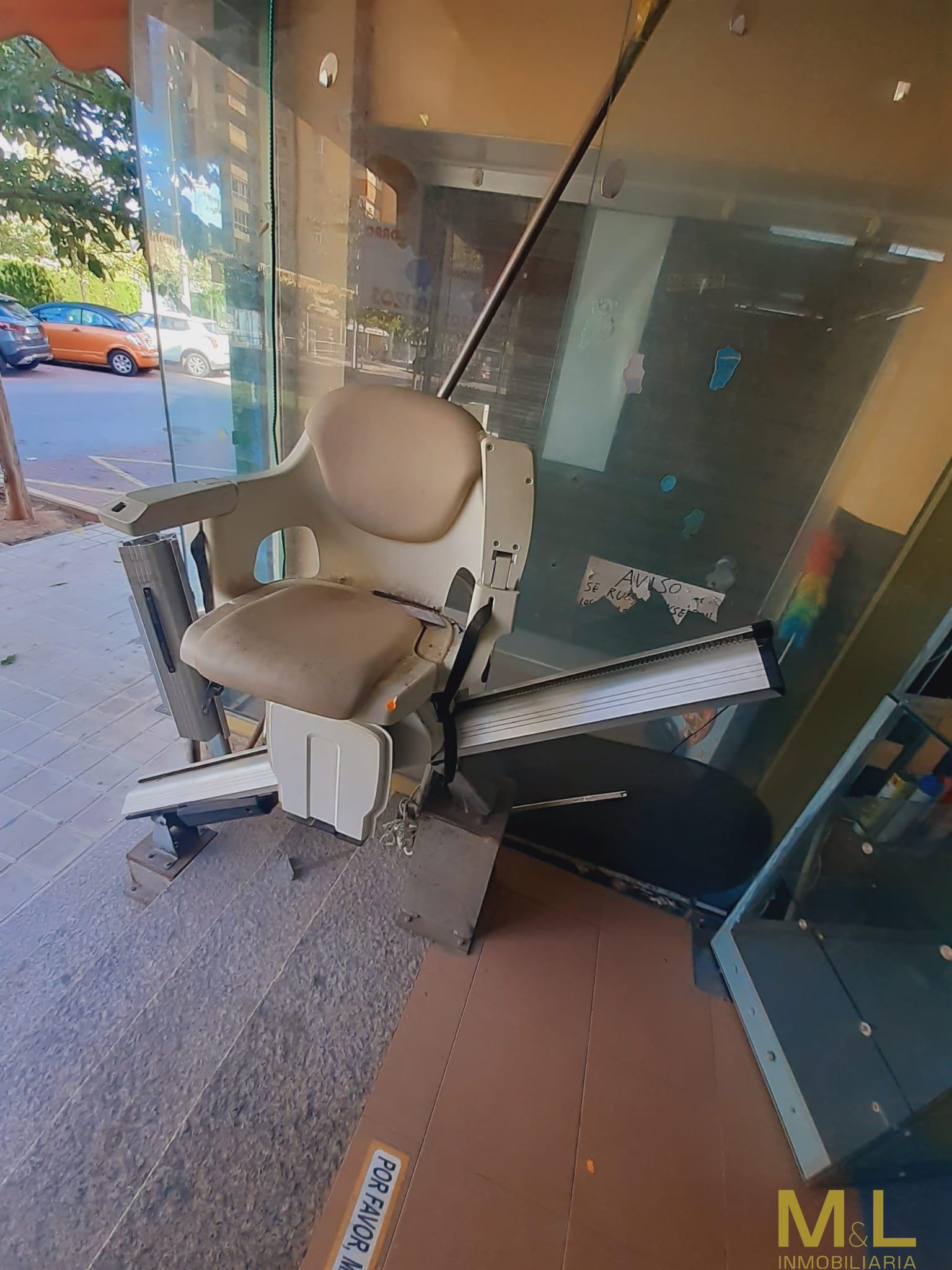 For rent of commercial in La Pobla de Farnals