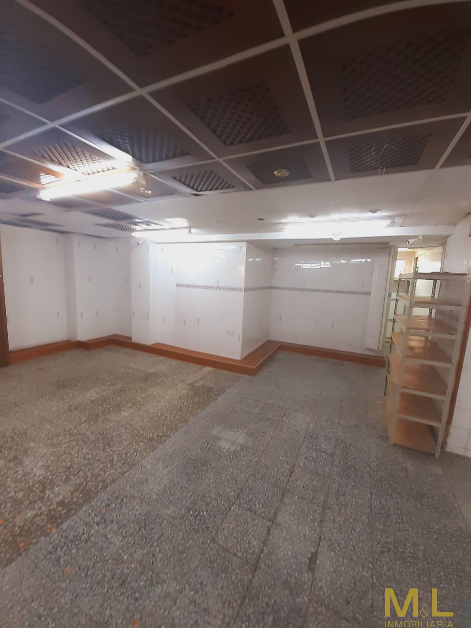 For rent of commercial in La Pobla de Farnals