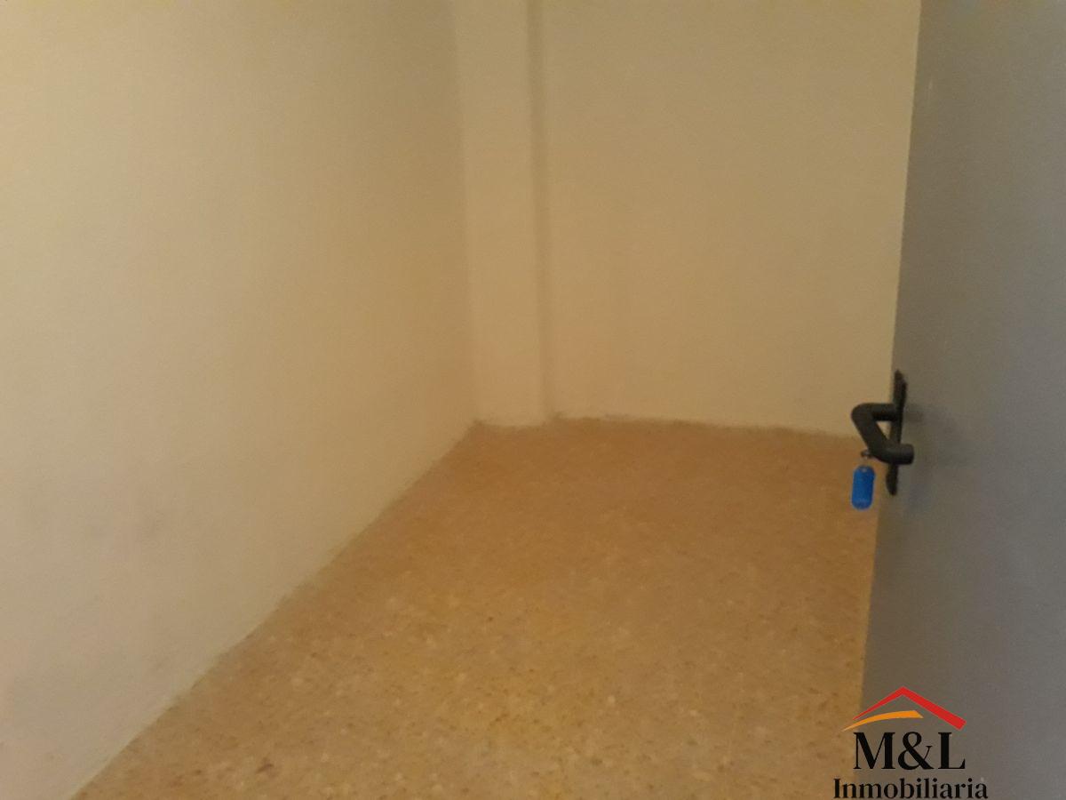 For rent of storage room in La Pobla de Farnals