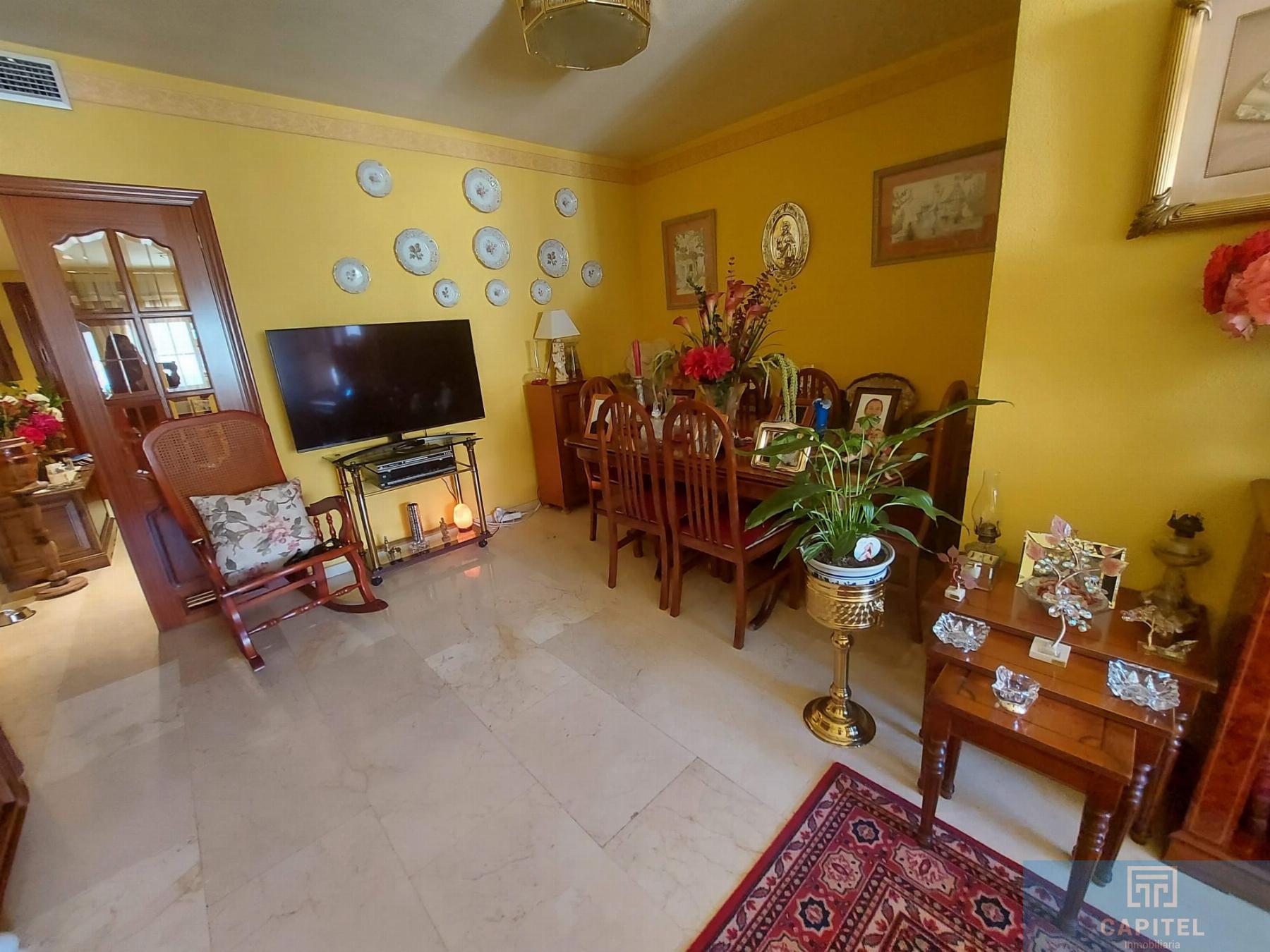 For sale of flat in Córdoba