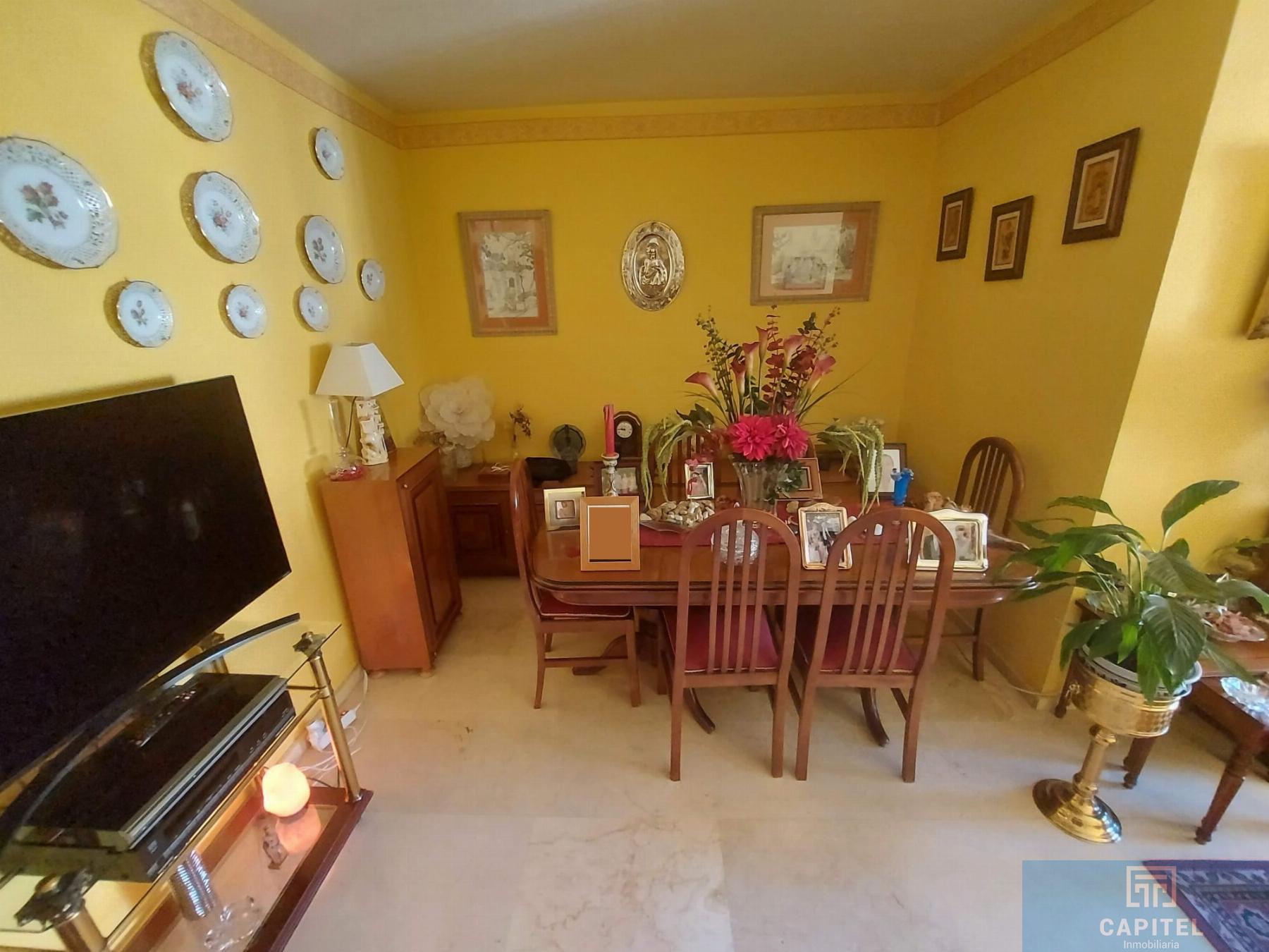 For sale of flat in Córdoba