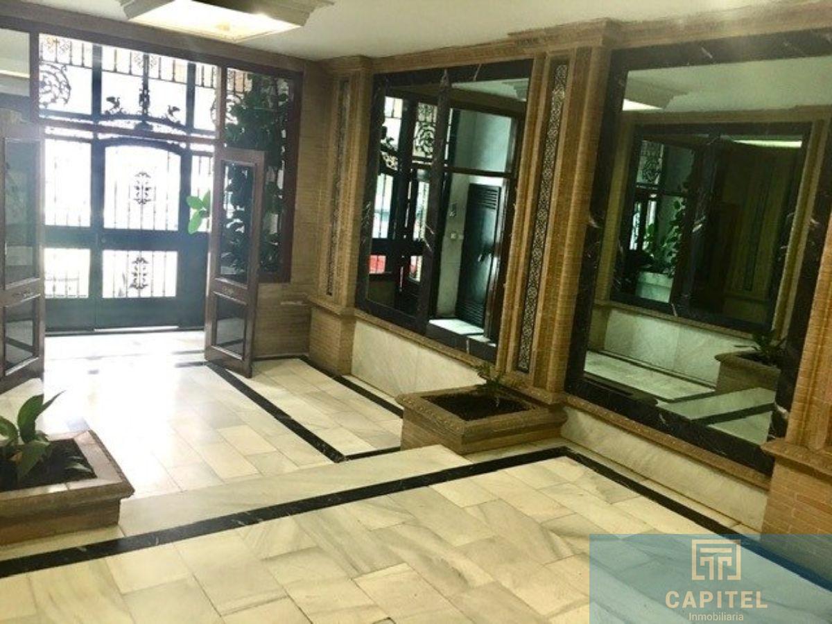 For sale of flat in Córdoba
