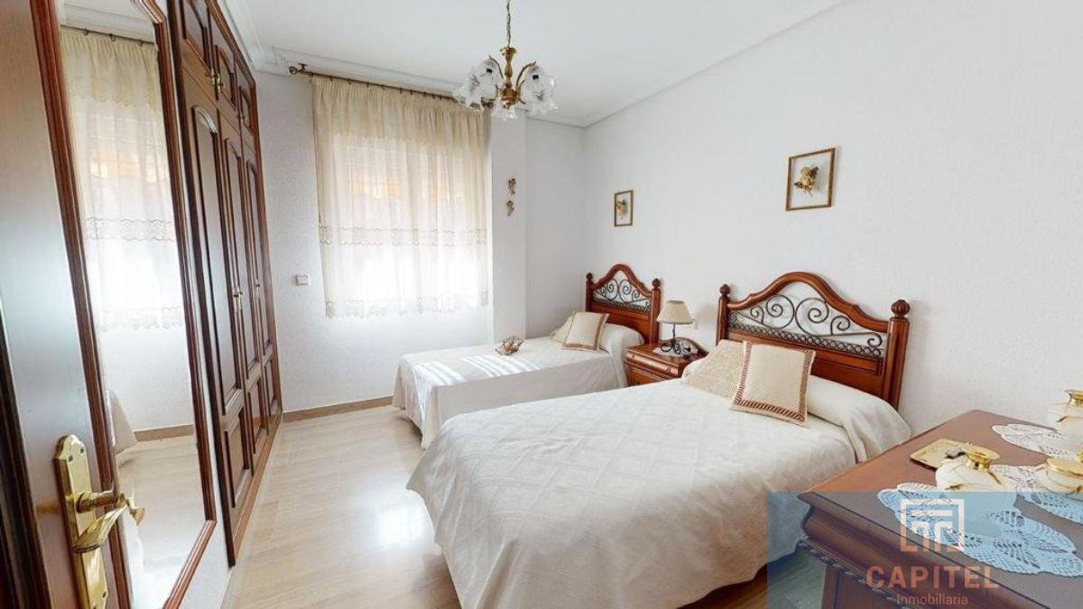 For sale of flat in Córdoba