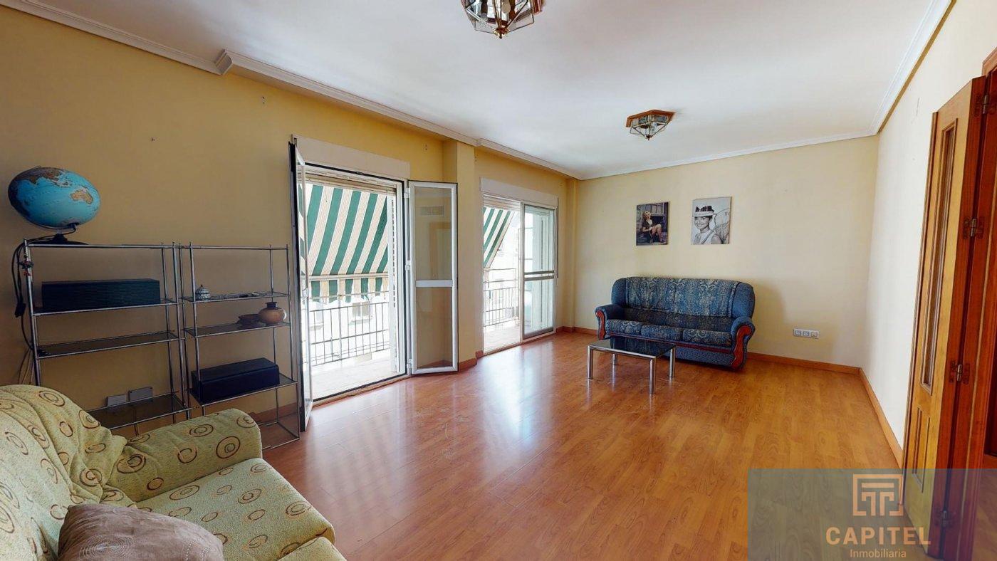 For sale of flat in Córdoba