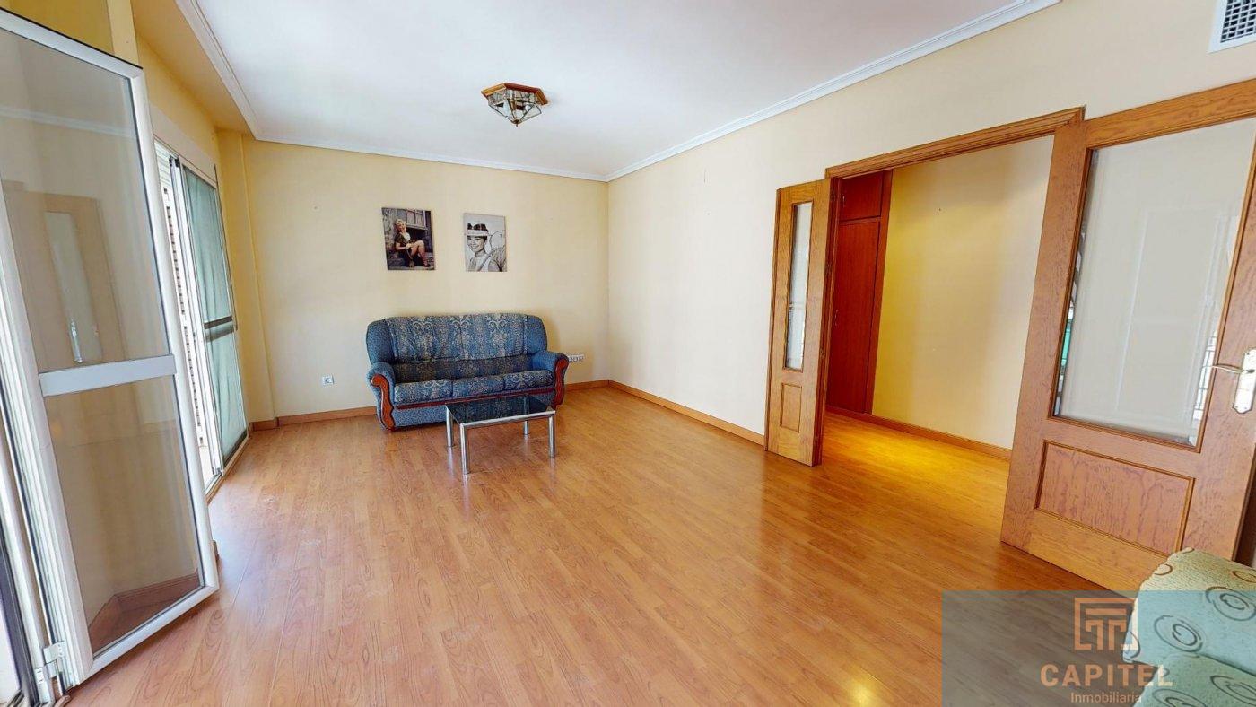 For sale of flat in Córdoba