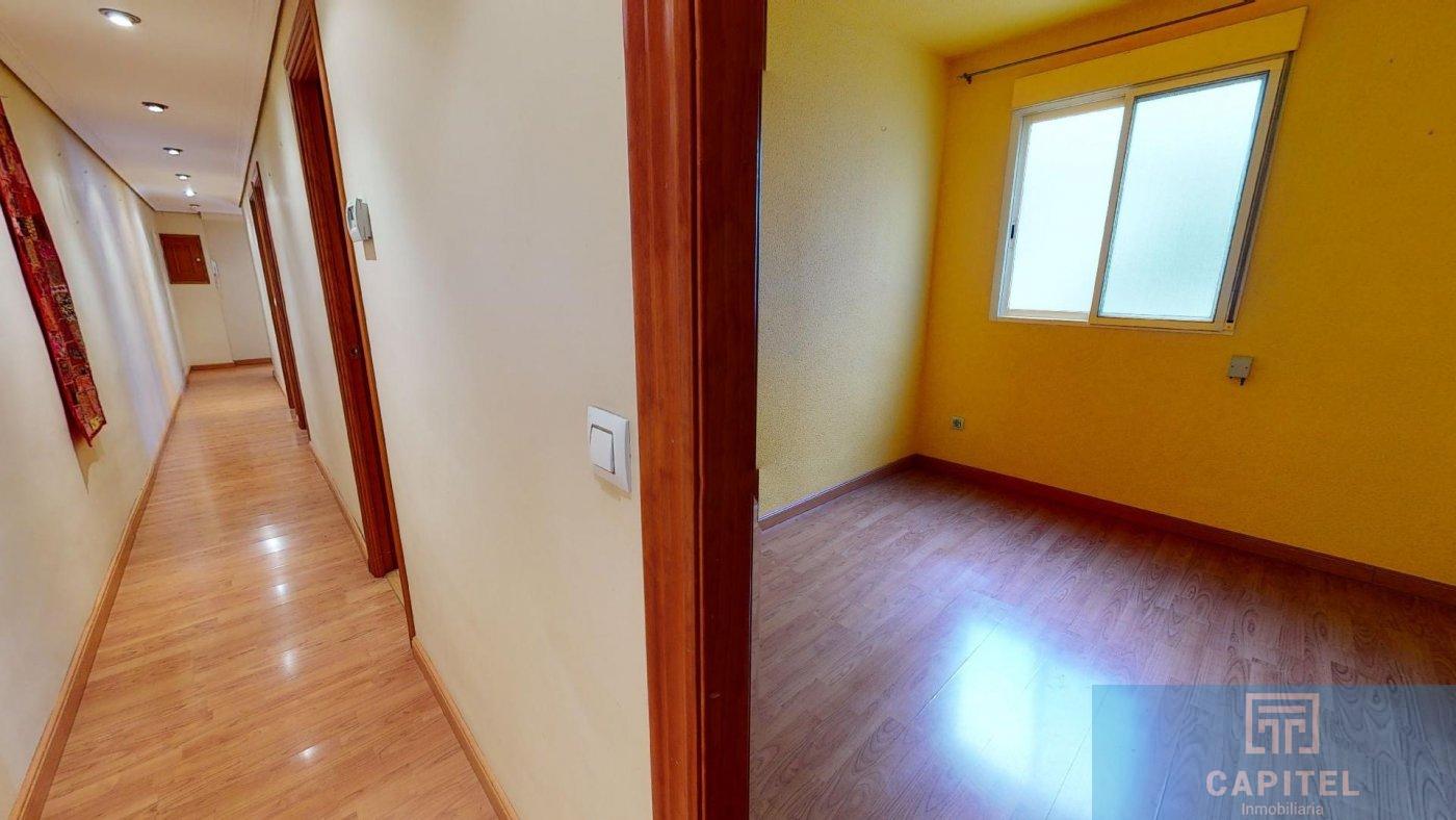 For sale of flat in Córdoba