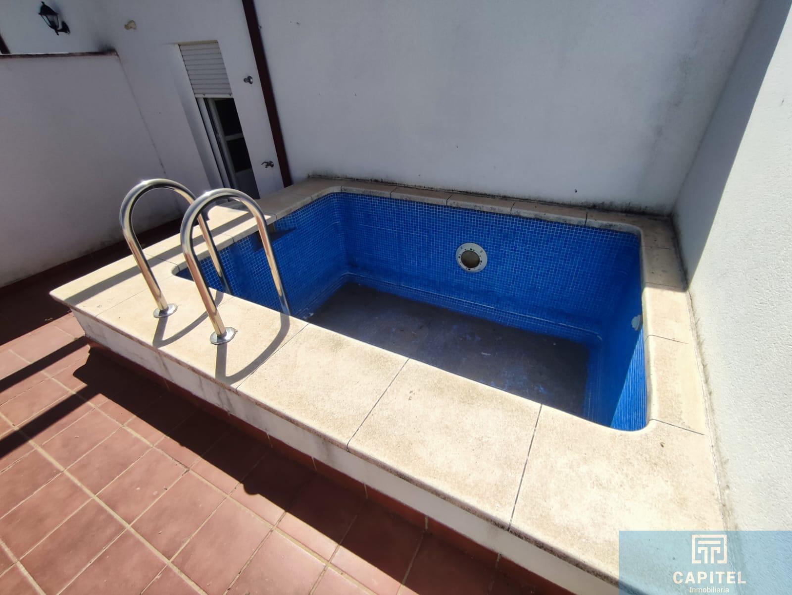 For sale of house in Córdoba