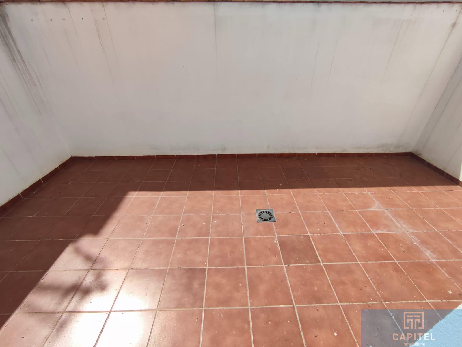 For sale of house in Córdoba