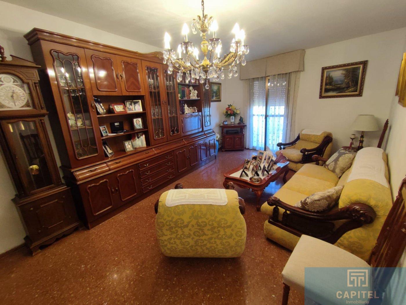 For sale of flat in Córdoba