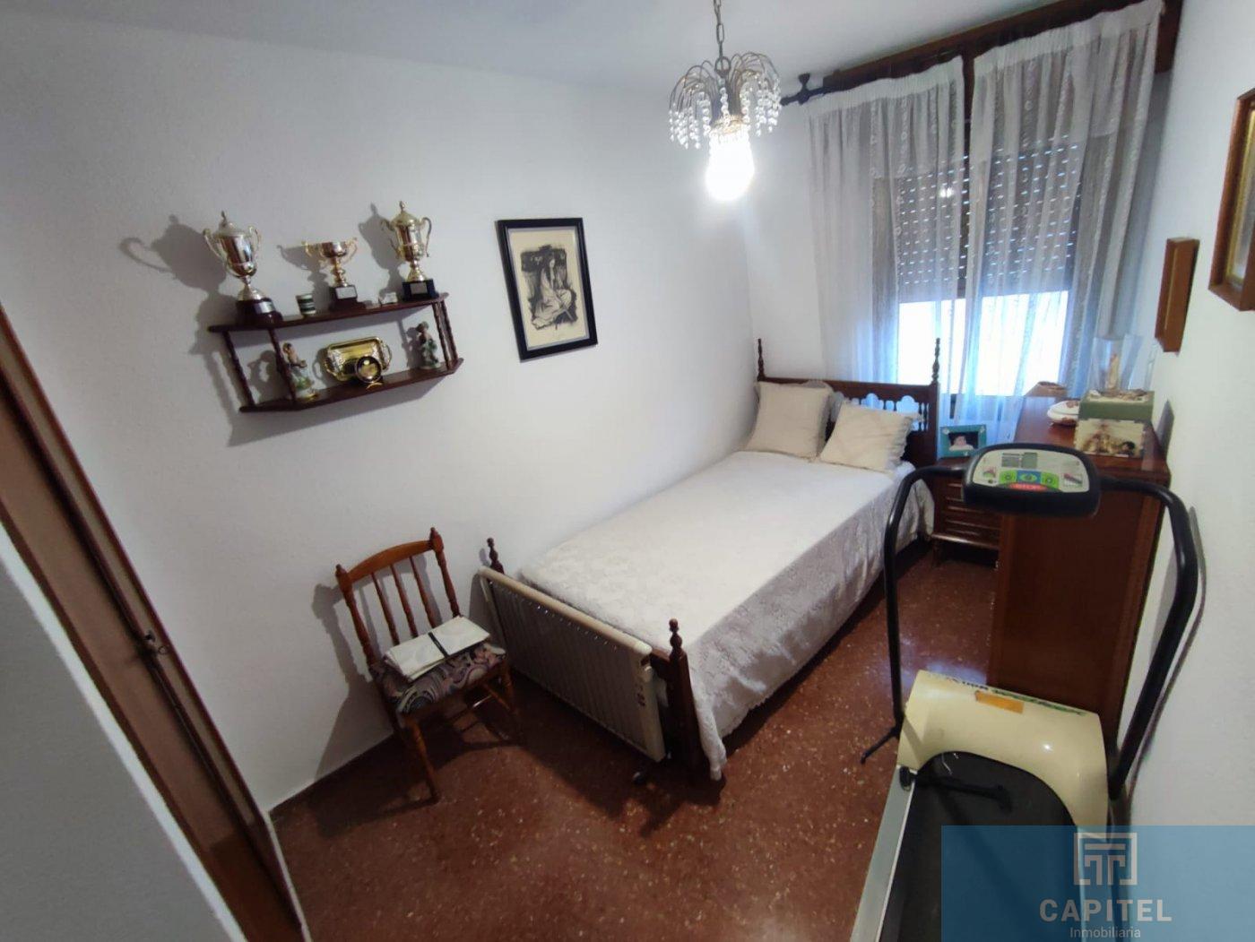 For sale of flat in Córdoba