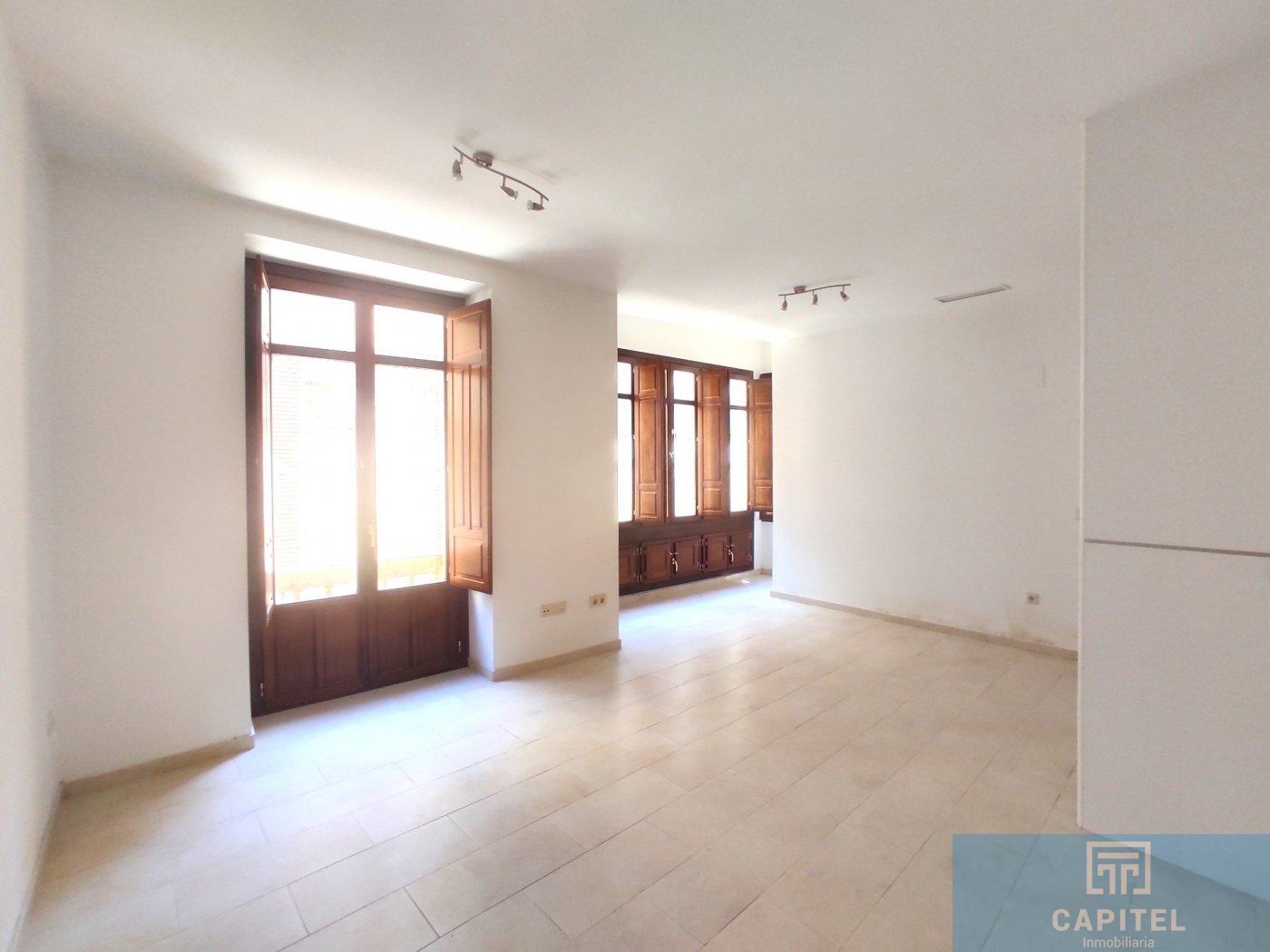 For sale of flat in Córdoba