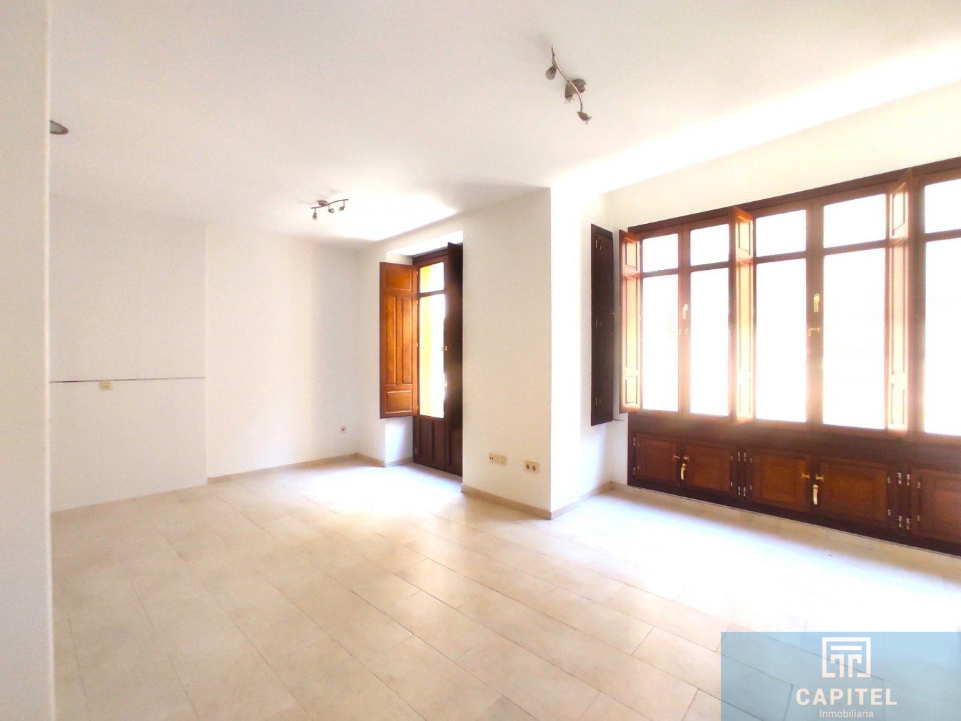 For sale of flat in Córdoba
