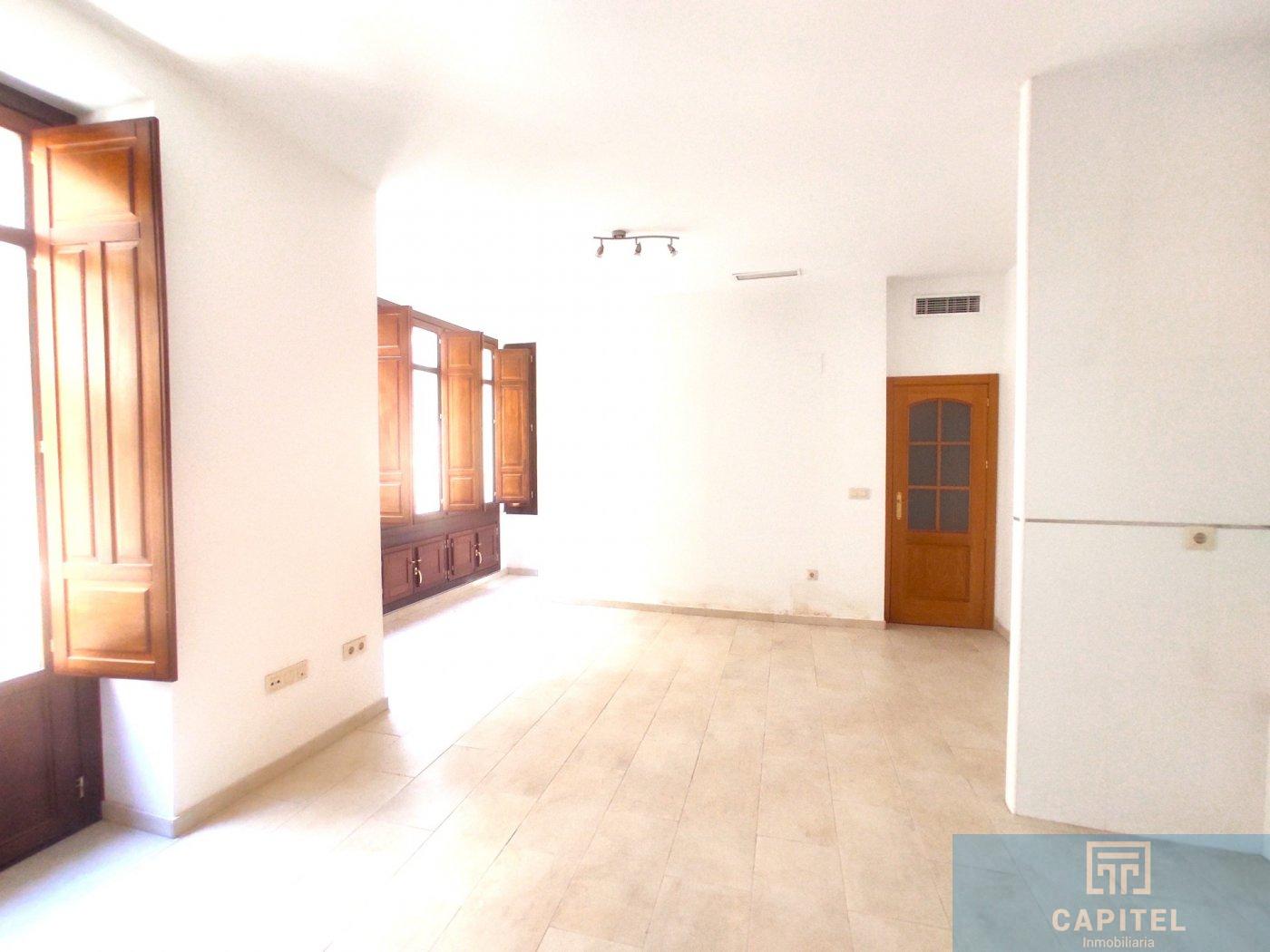 For sale of flat in Córdoba