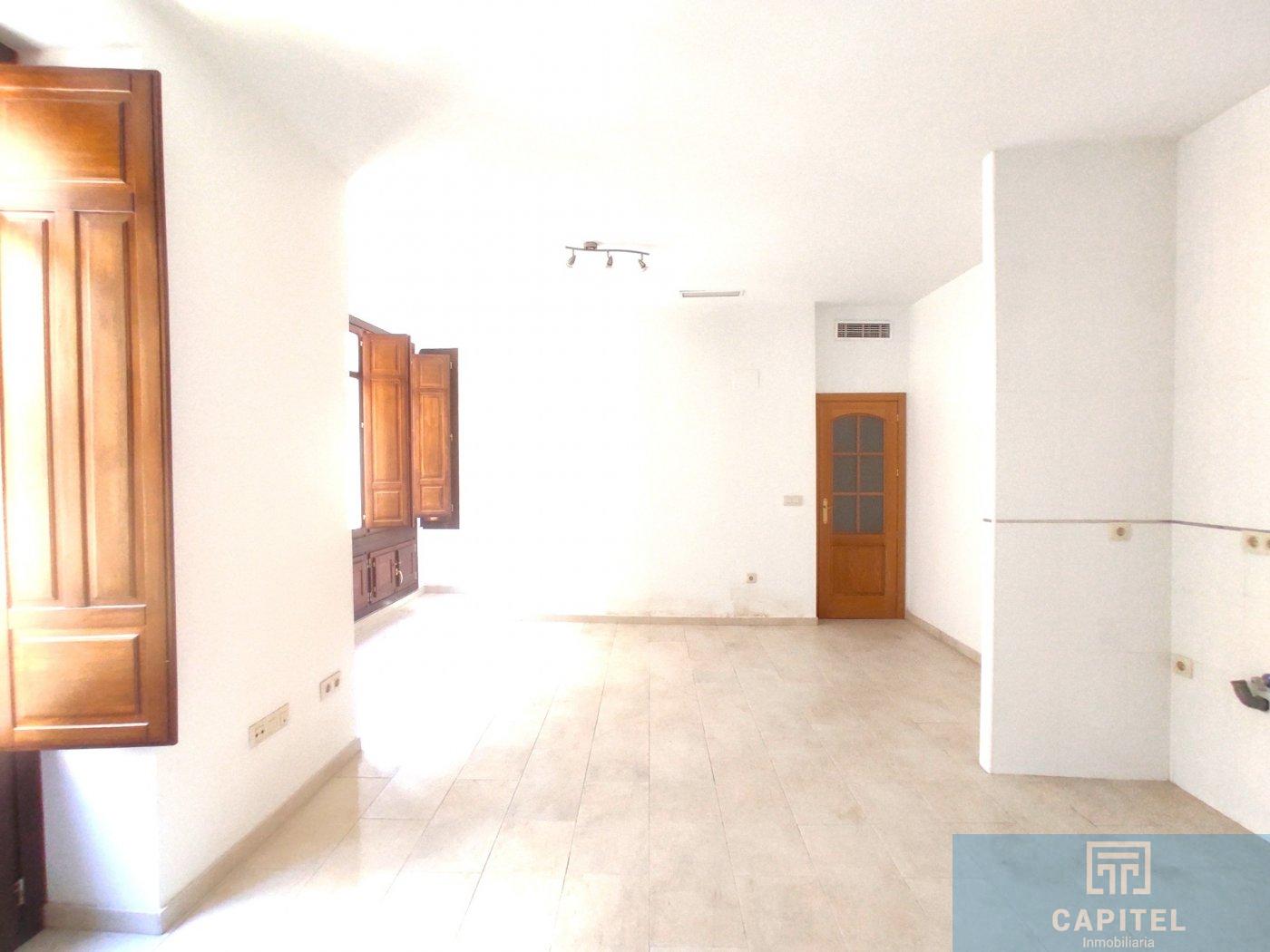 For sale of flat in Córdoba