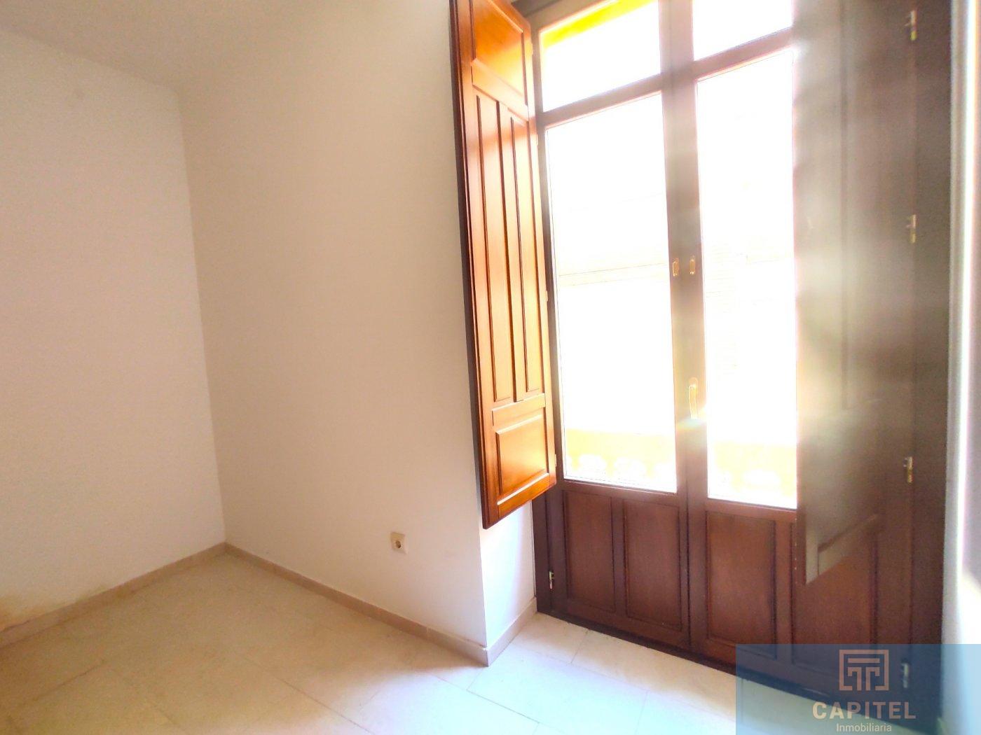 For sale of flat in Córdoba