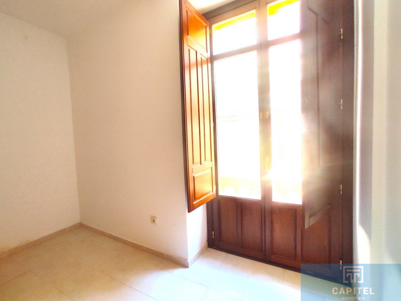 For sale of flat in Córdoba