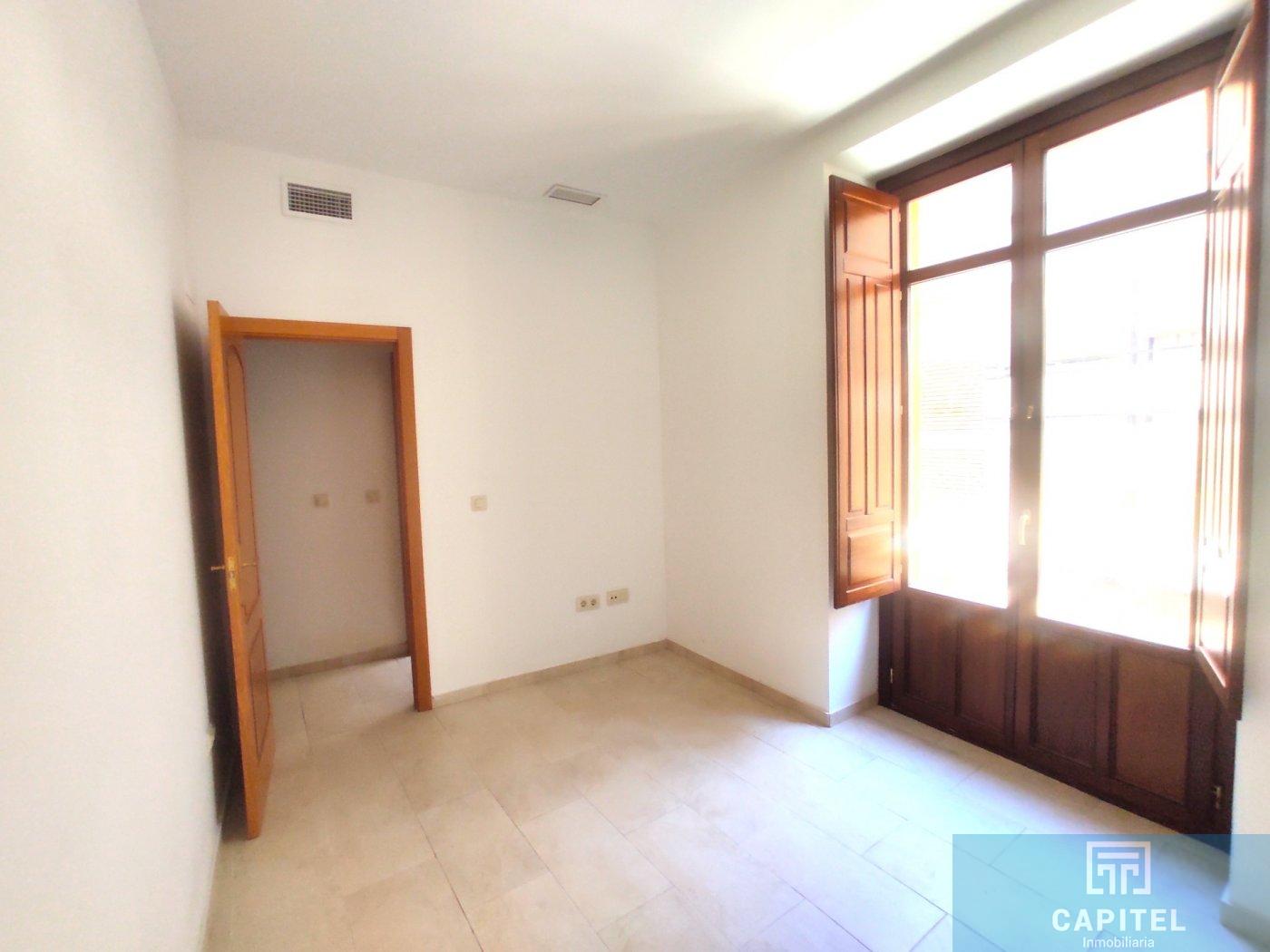 For sale of flat in Córdoba