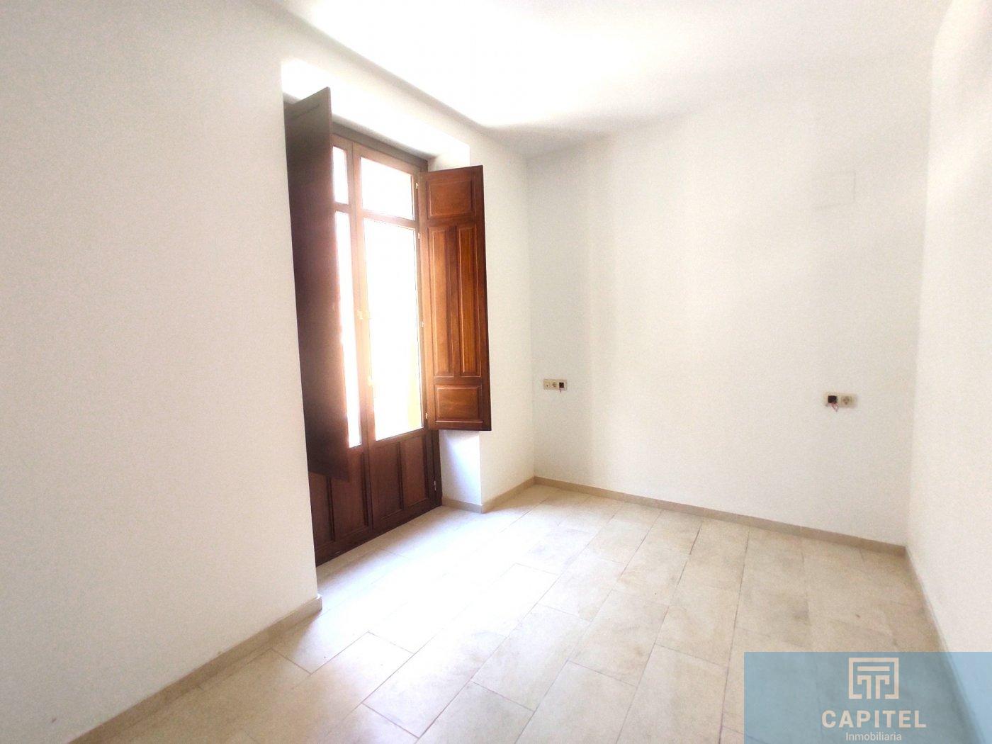 For sale of flat in Córdoba