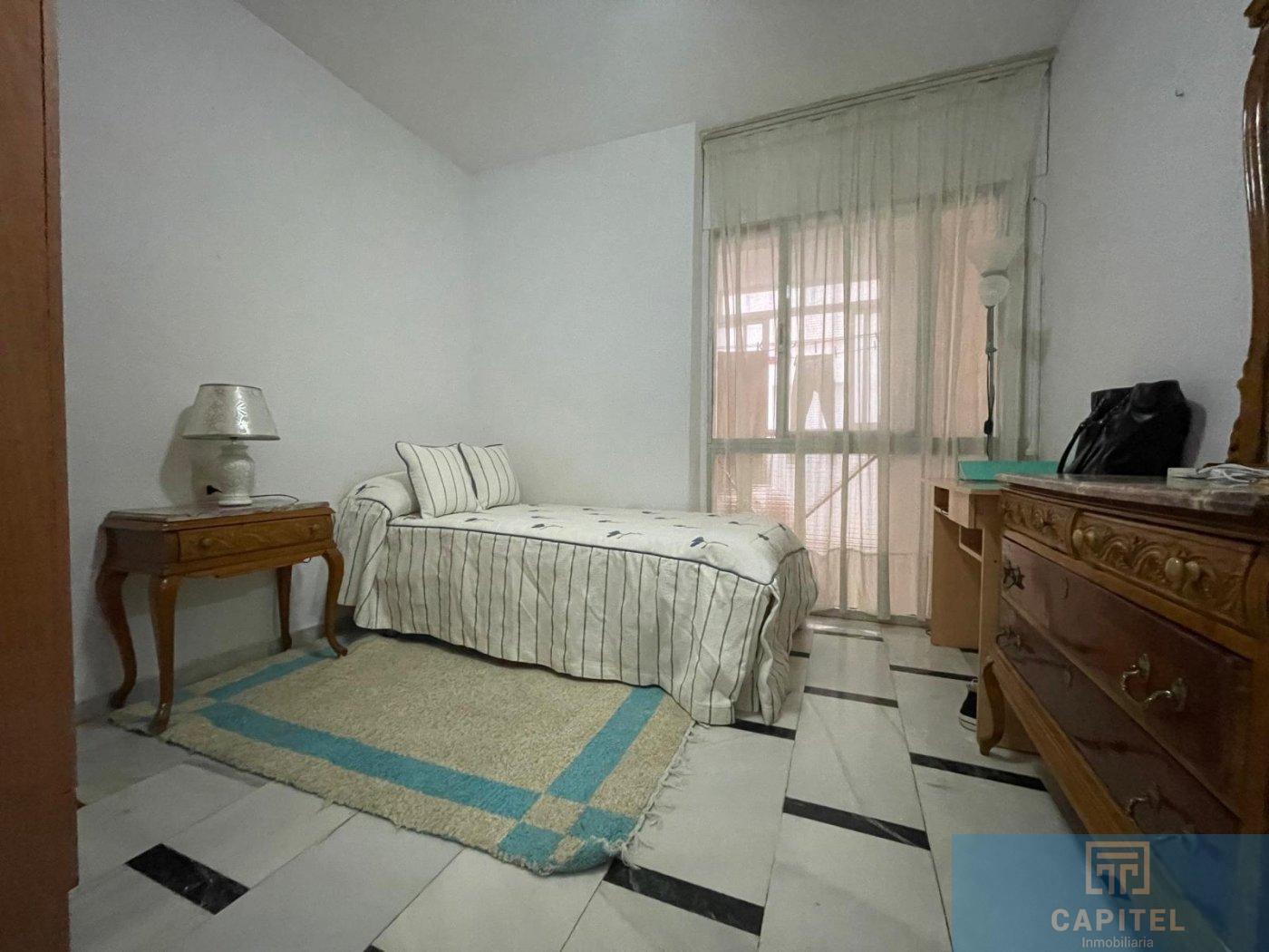For sale of flat in Córdoba