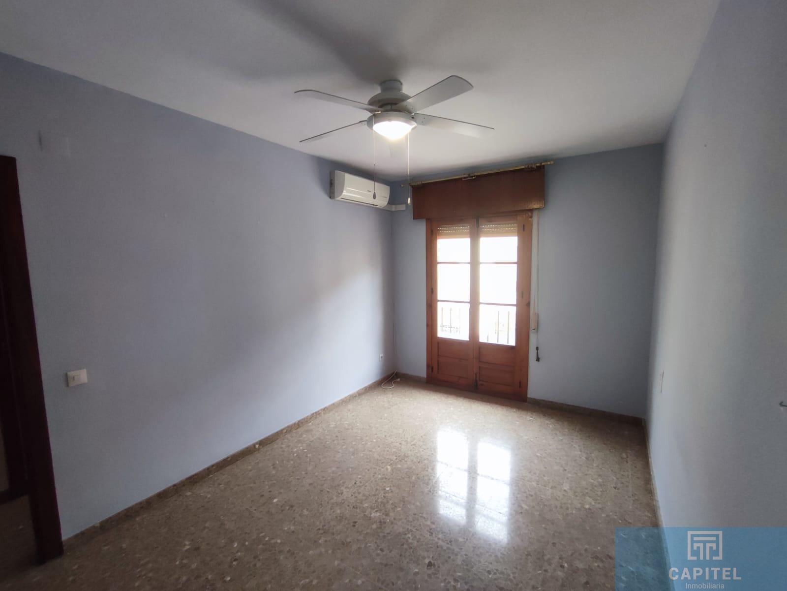 For sale of flat in Córdoba