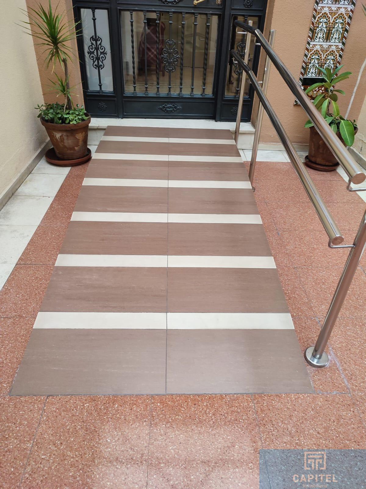 For sale of flat in Córdoba
