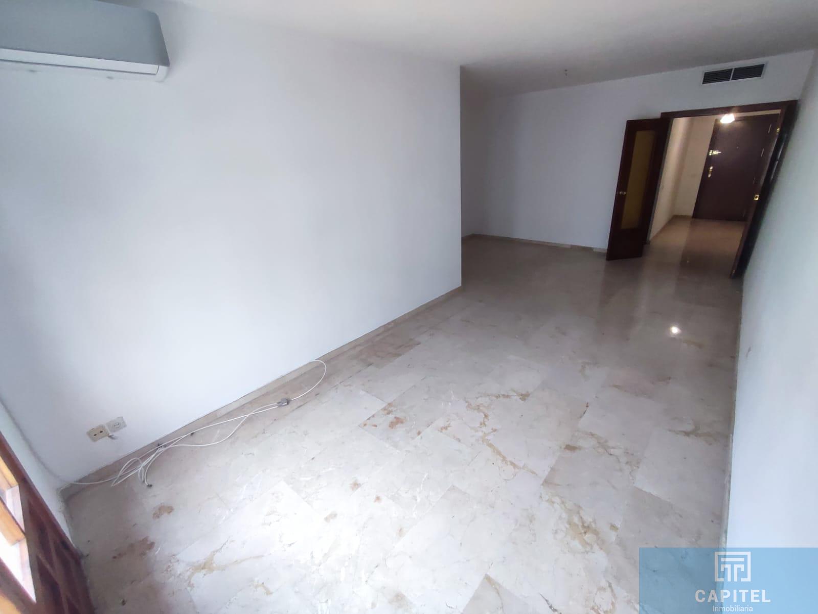 For sale of flat in Córdoba