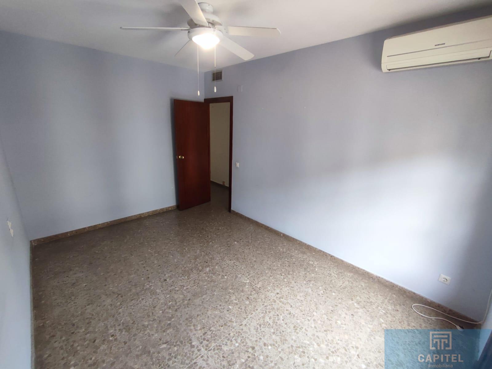 For sale of flat in Córdoba