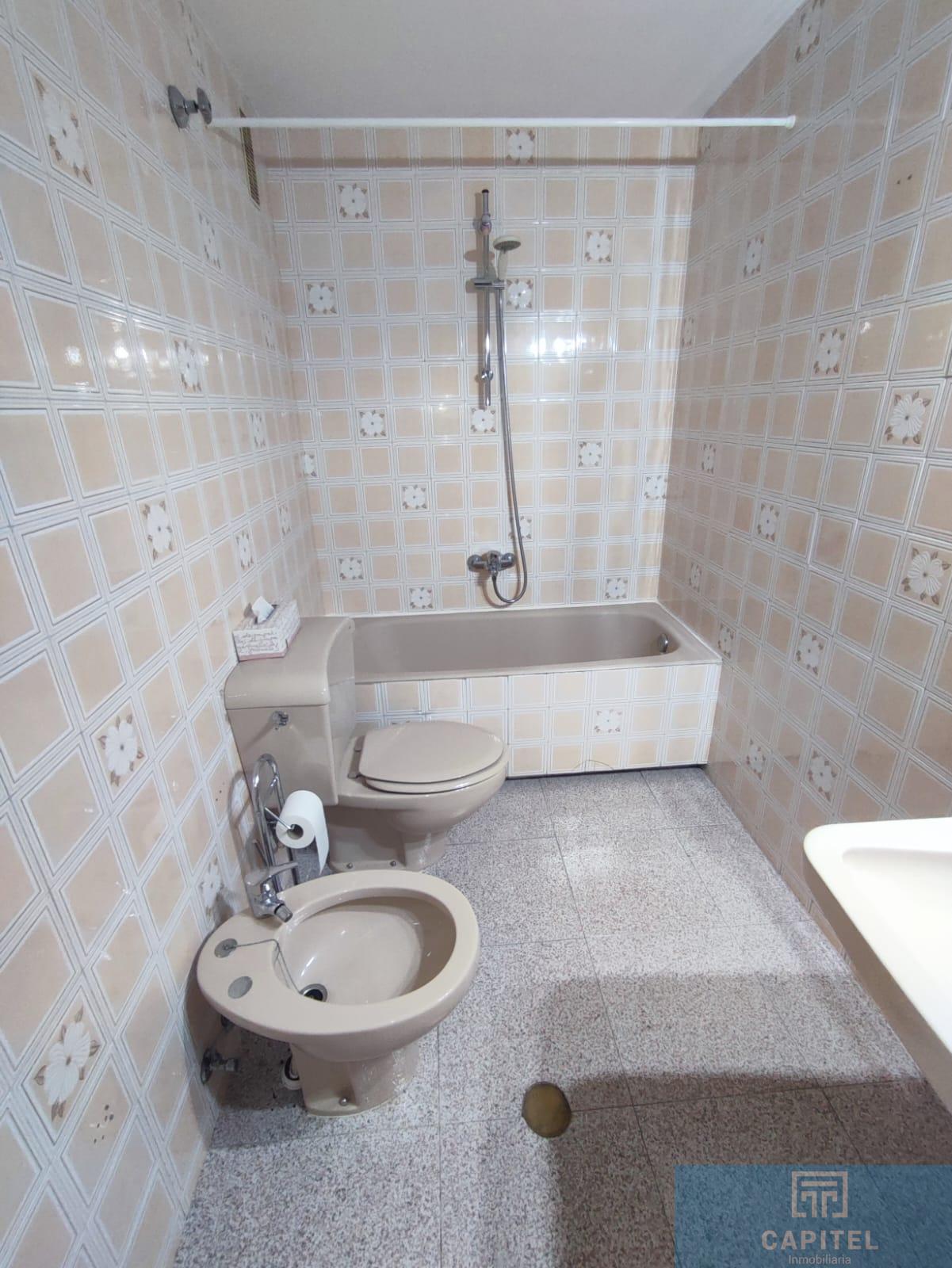 For sale of flat in Córdoba