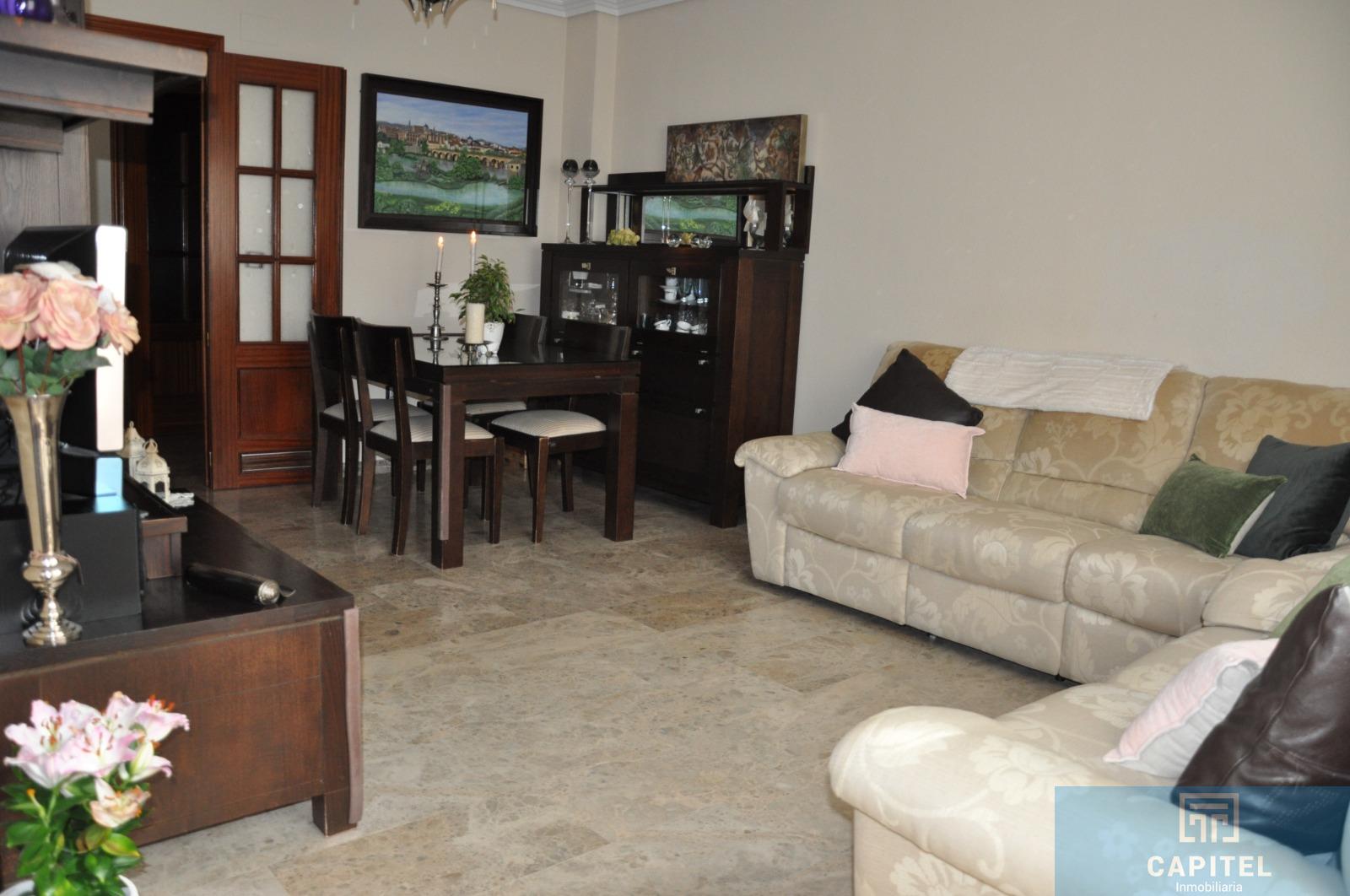 For sale of flat in Córdoba