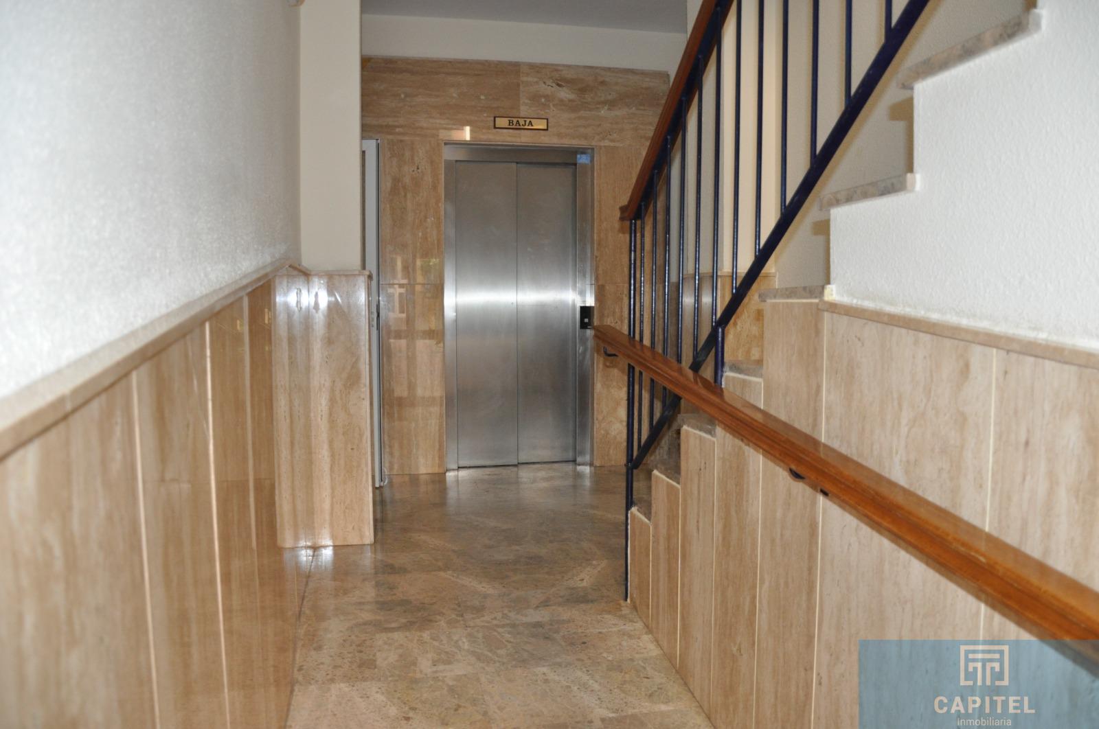 For sale of flat in Córdoba