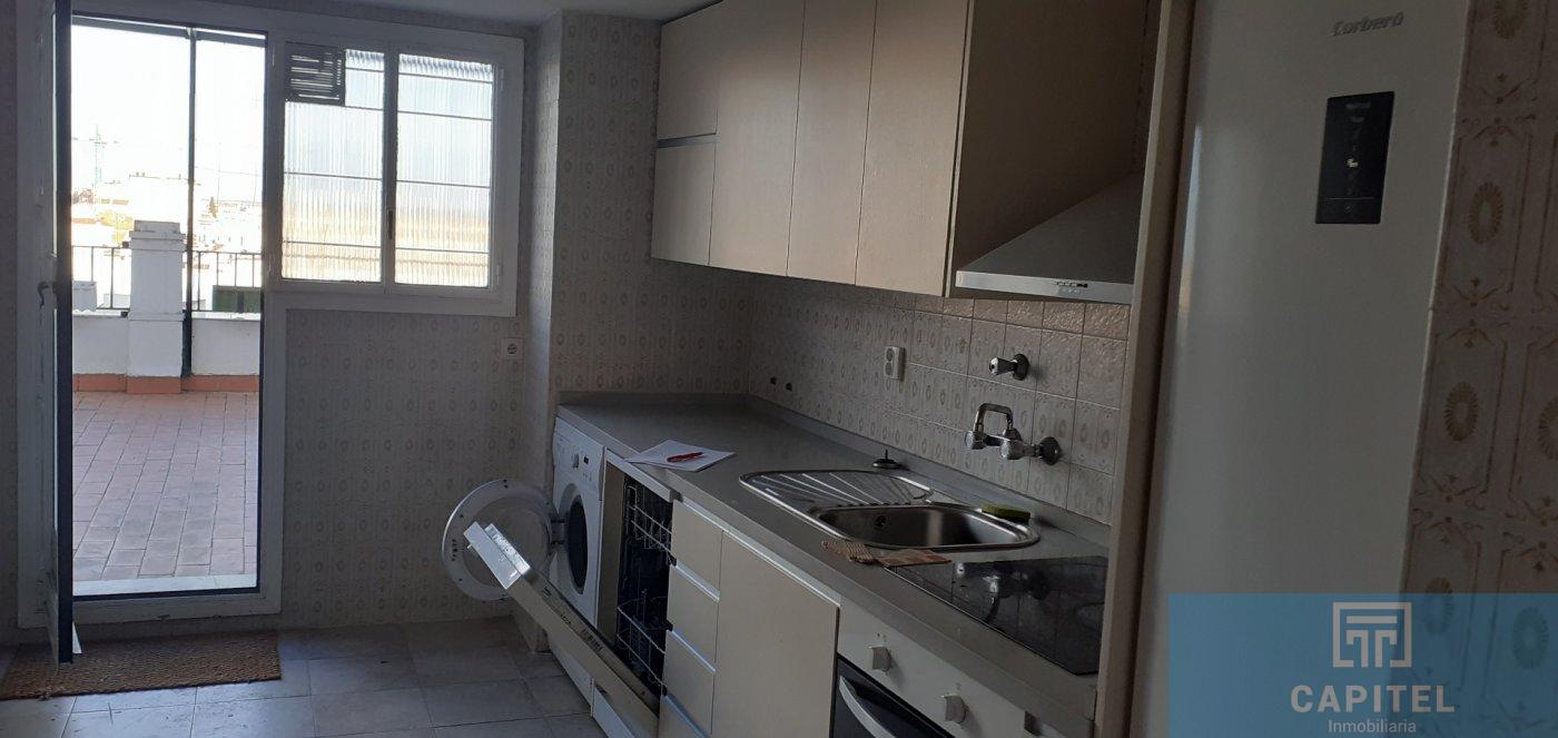 For sale of flat in Córdoba