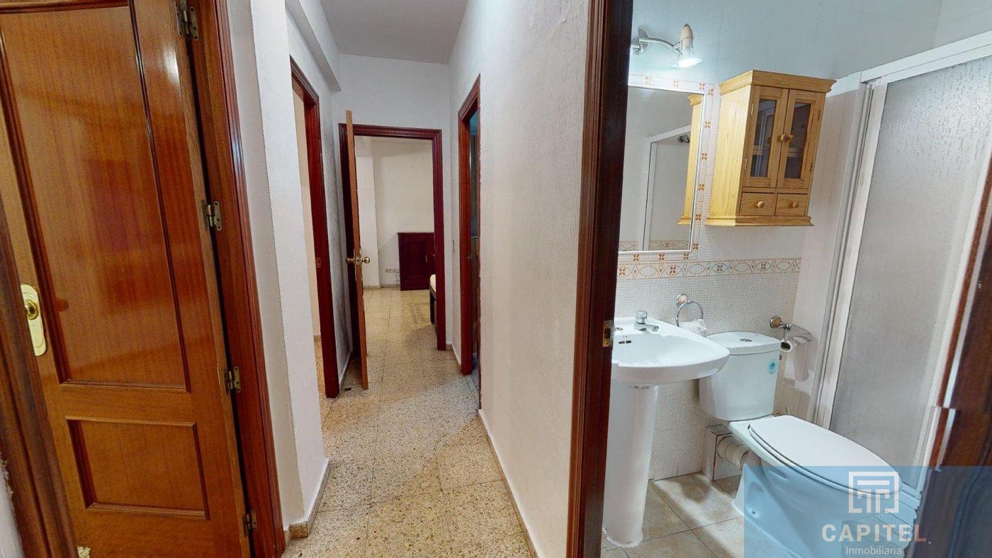For sale of flat in Córdoba